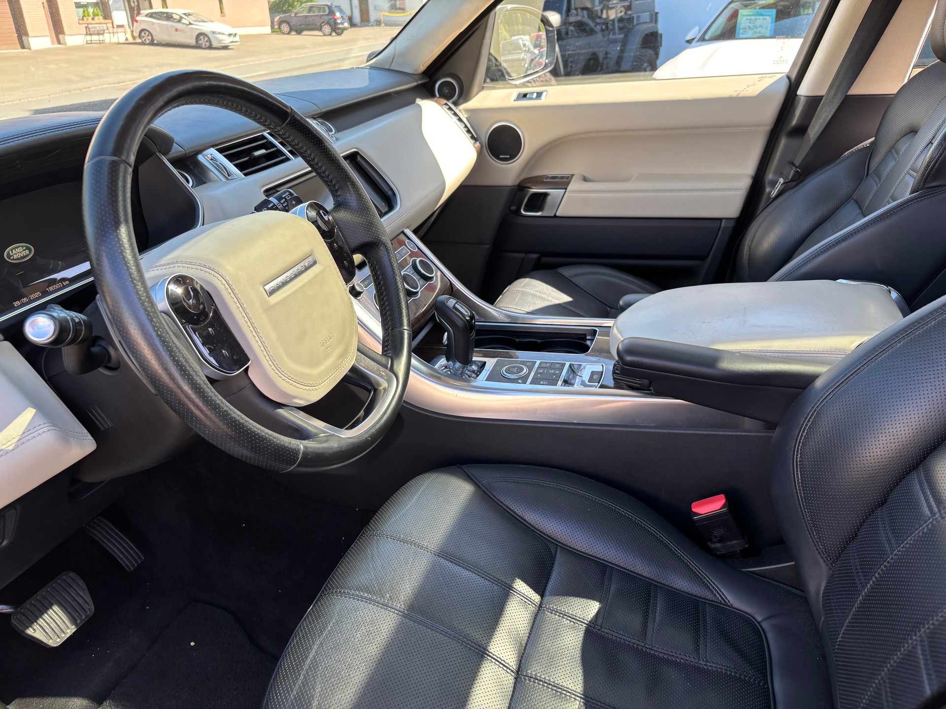 LAND ROVER Range Rover Sport 3.0 SDV6 Autobiography Automatic-image-6