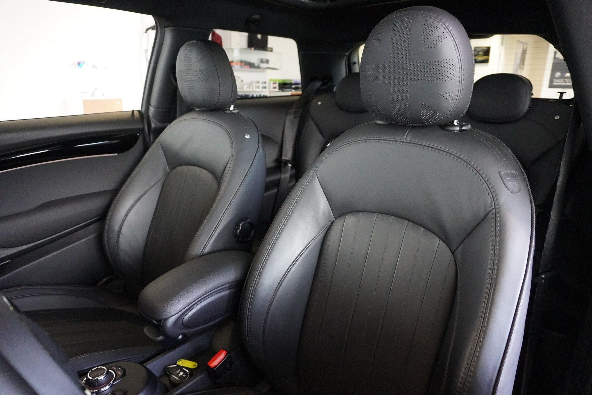 MINI Cooper John Cooper Works Steptronic-image-13