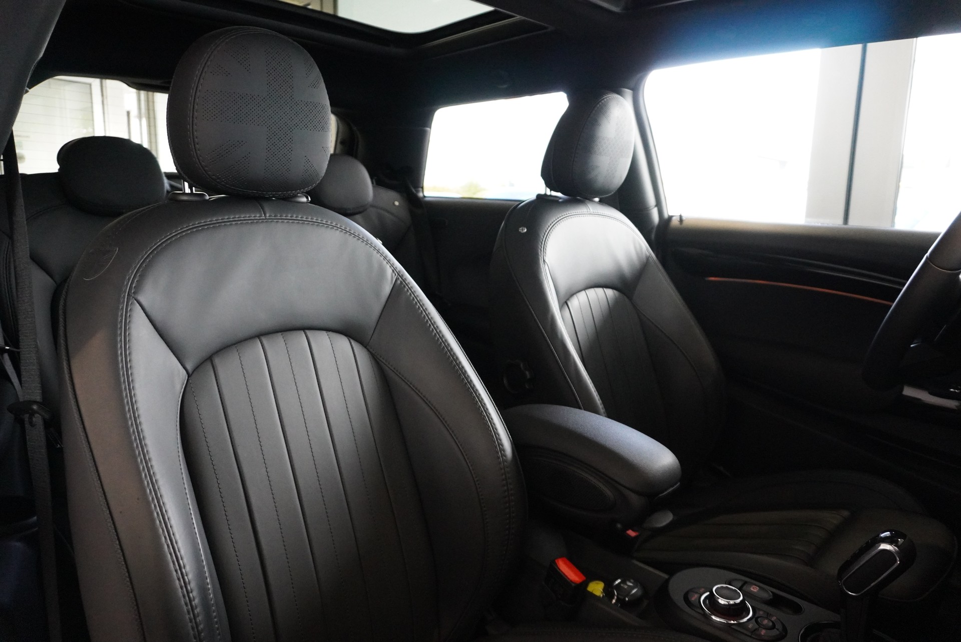 MINI Cooper John Cooper Works Steptronic-image-8