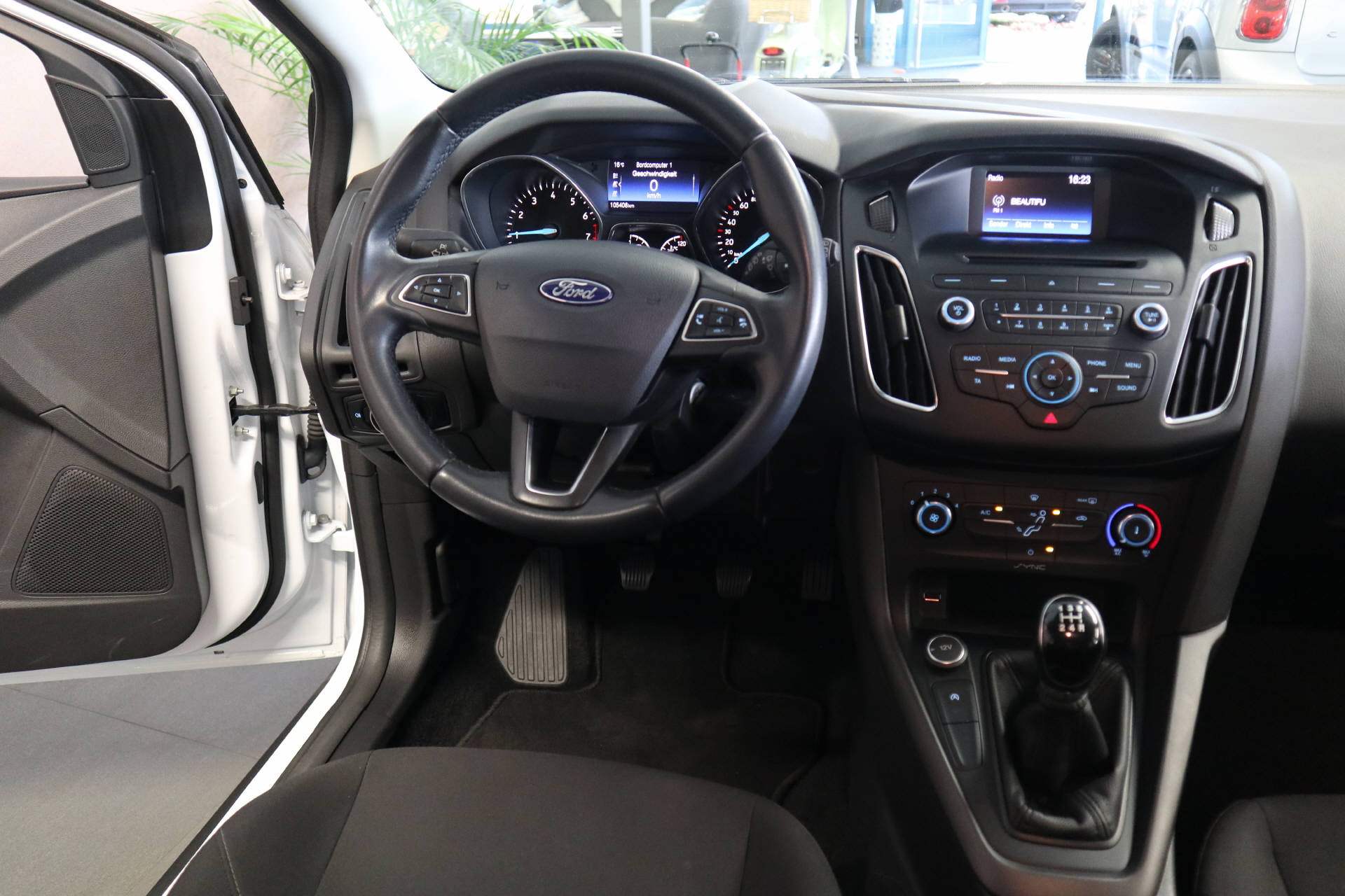 FORD Focus 1.0i EcoB Trend-image-11