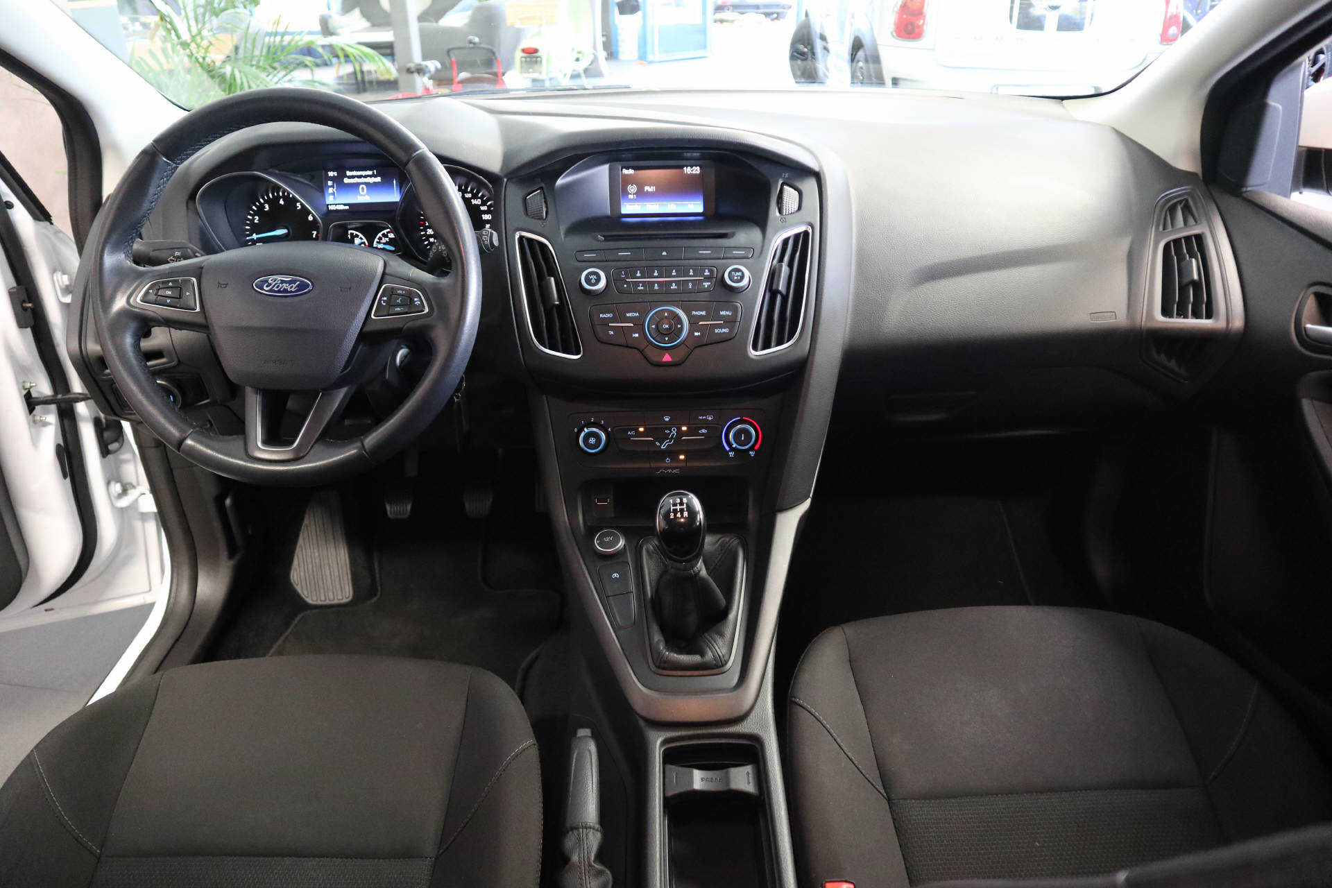 FORD Focus 1.0i EcoB Trend-image-12