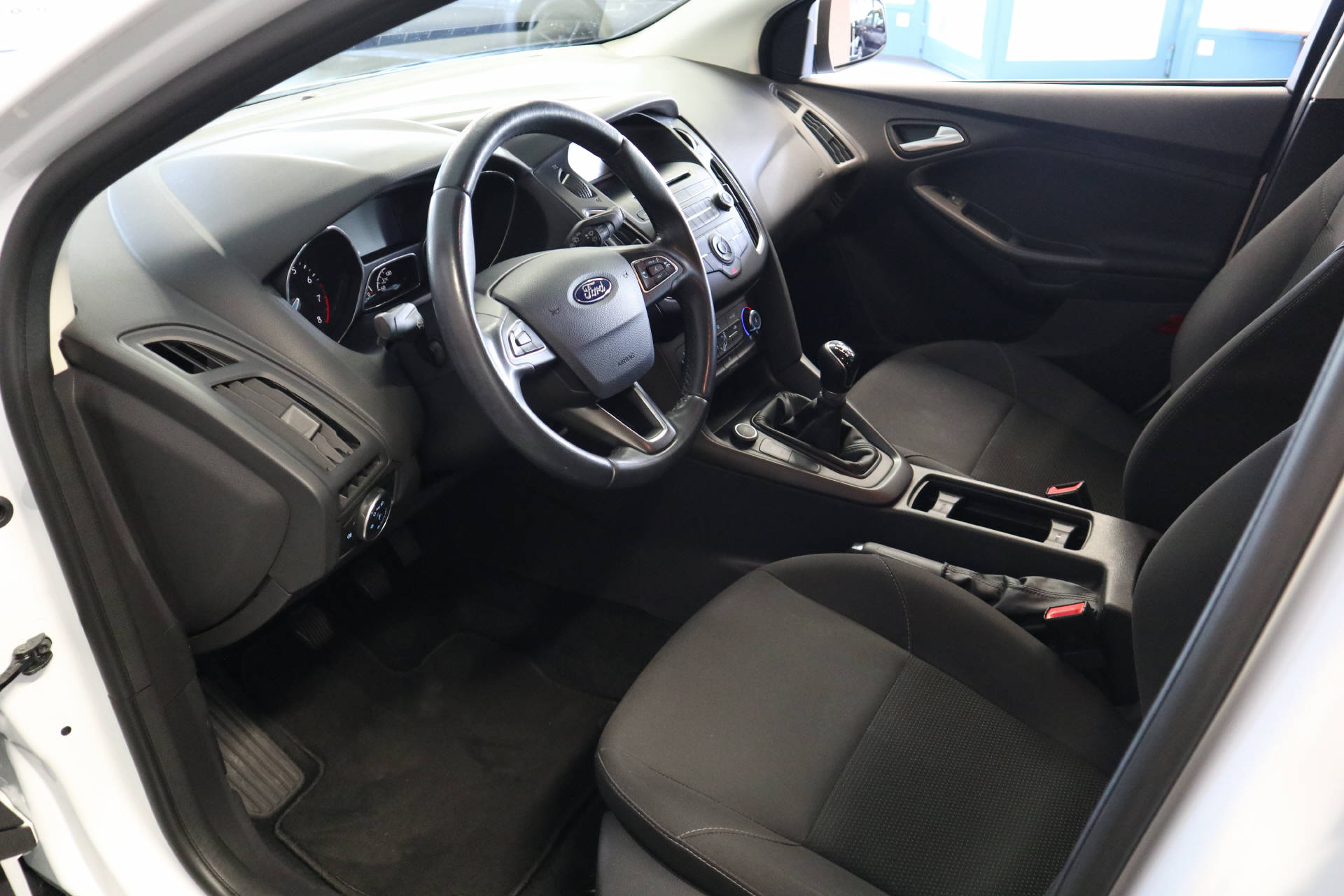 FORD Focus 1.0i EcoB Trend-image-10