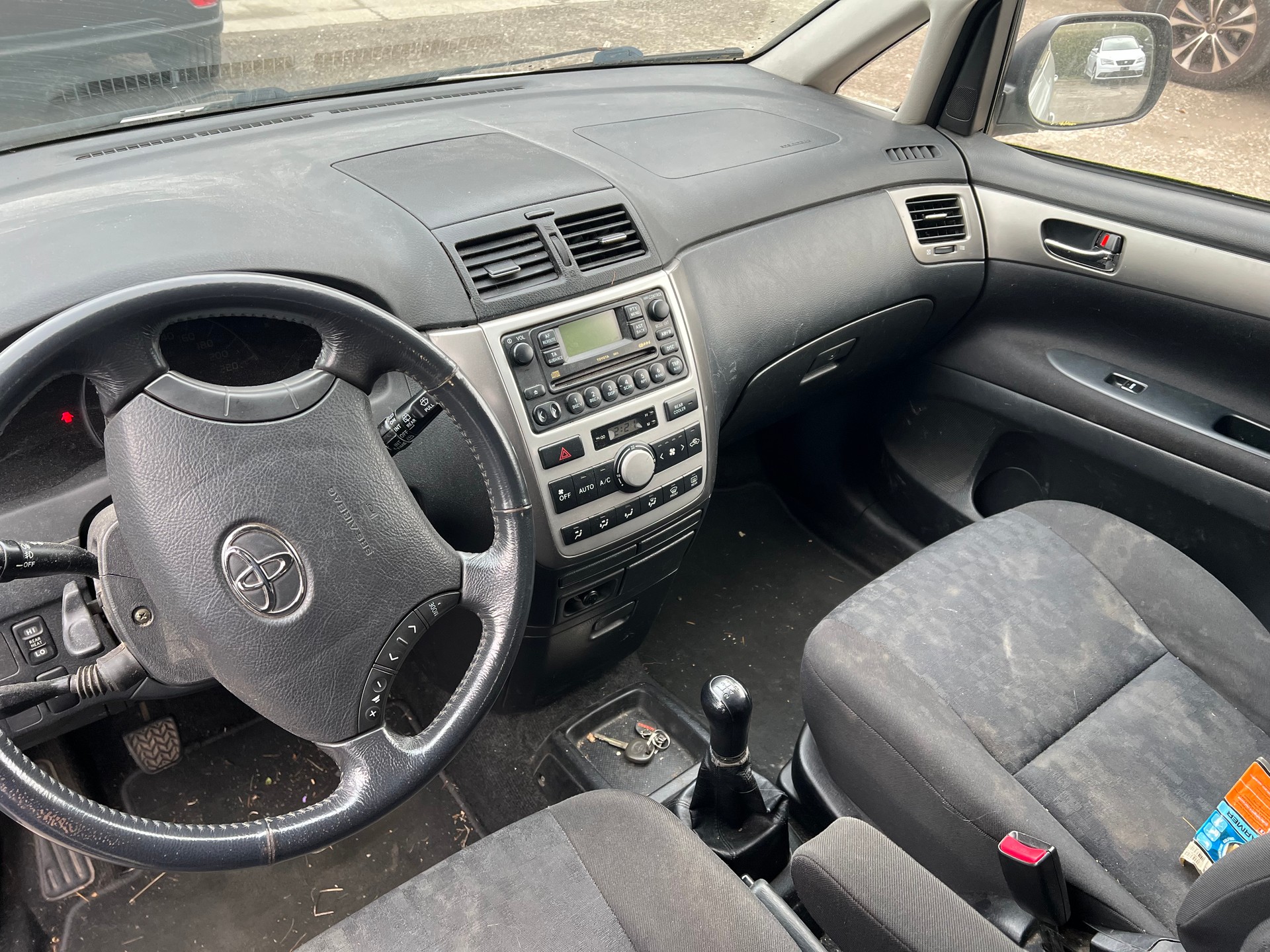 TOYOTA Avensis Verso 2.0 D-4D Linea Terra-image-3
