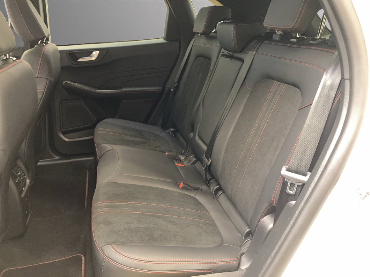 FORD Kuga 2.5 PHEV 242 PS ST-Line X-image-5