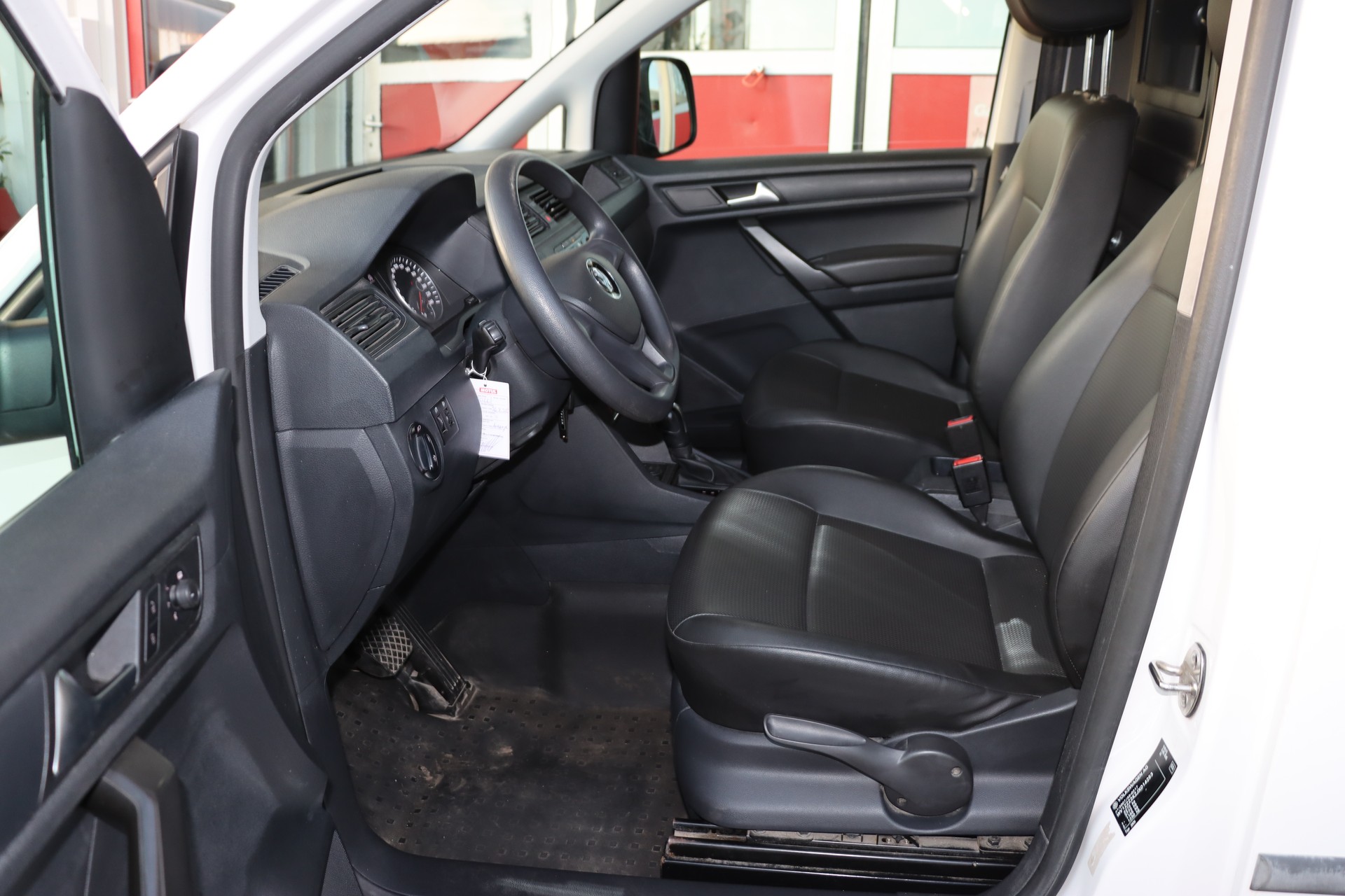 VW Caddy 2.0TDI 4Motion BlueMotion Technology DSG-image-10