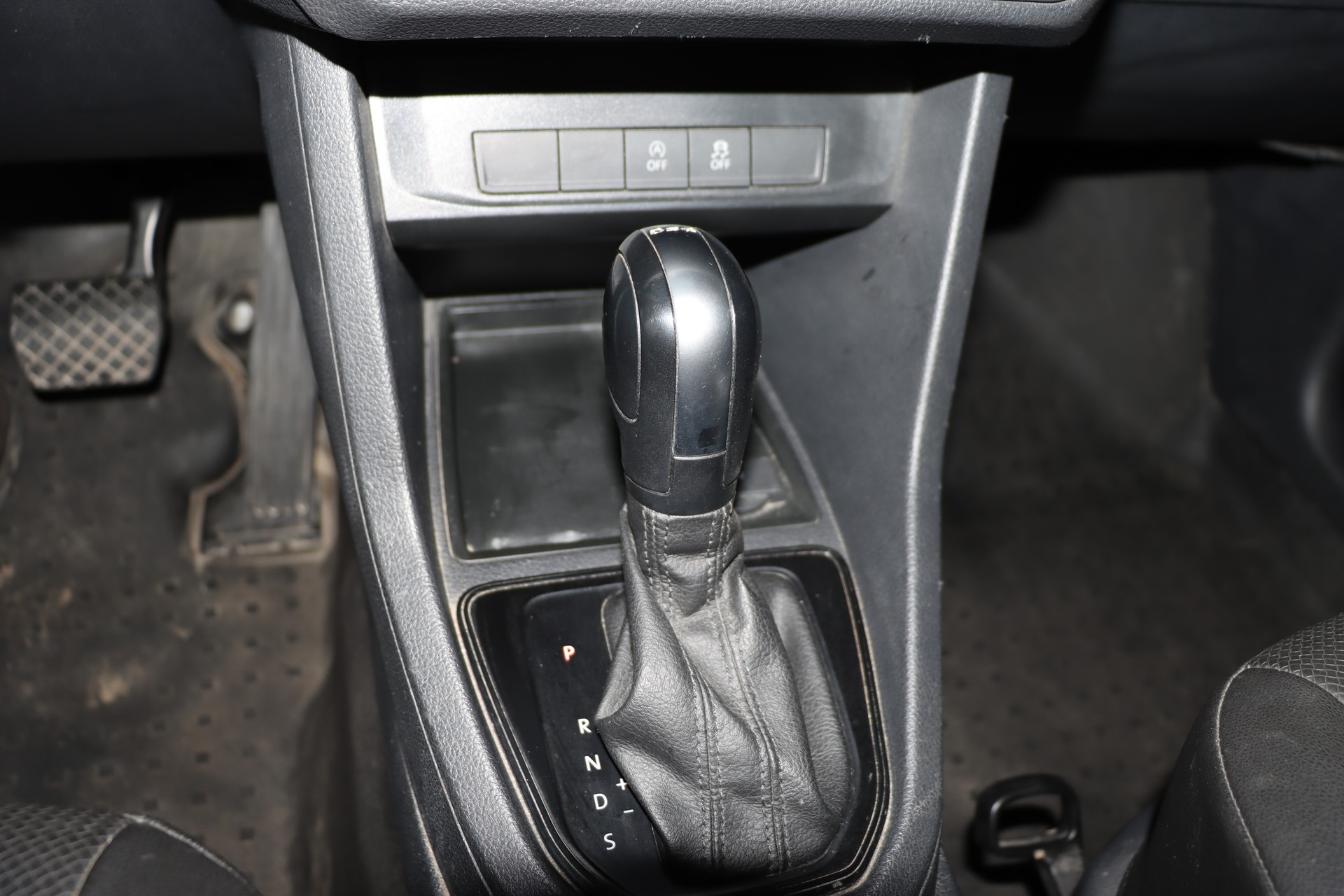 VW Caddy 2.0TDI 4Motion BlueMotion Technology DSG-image-15