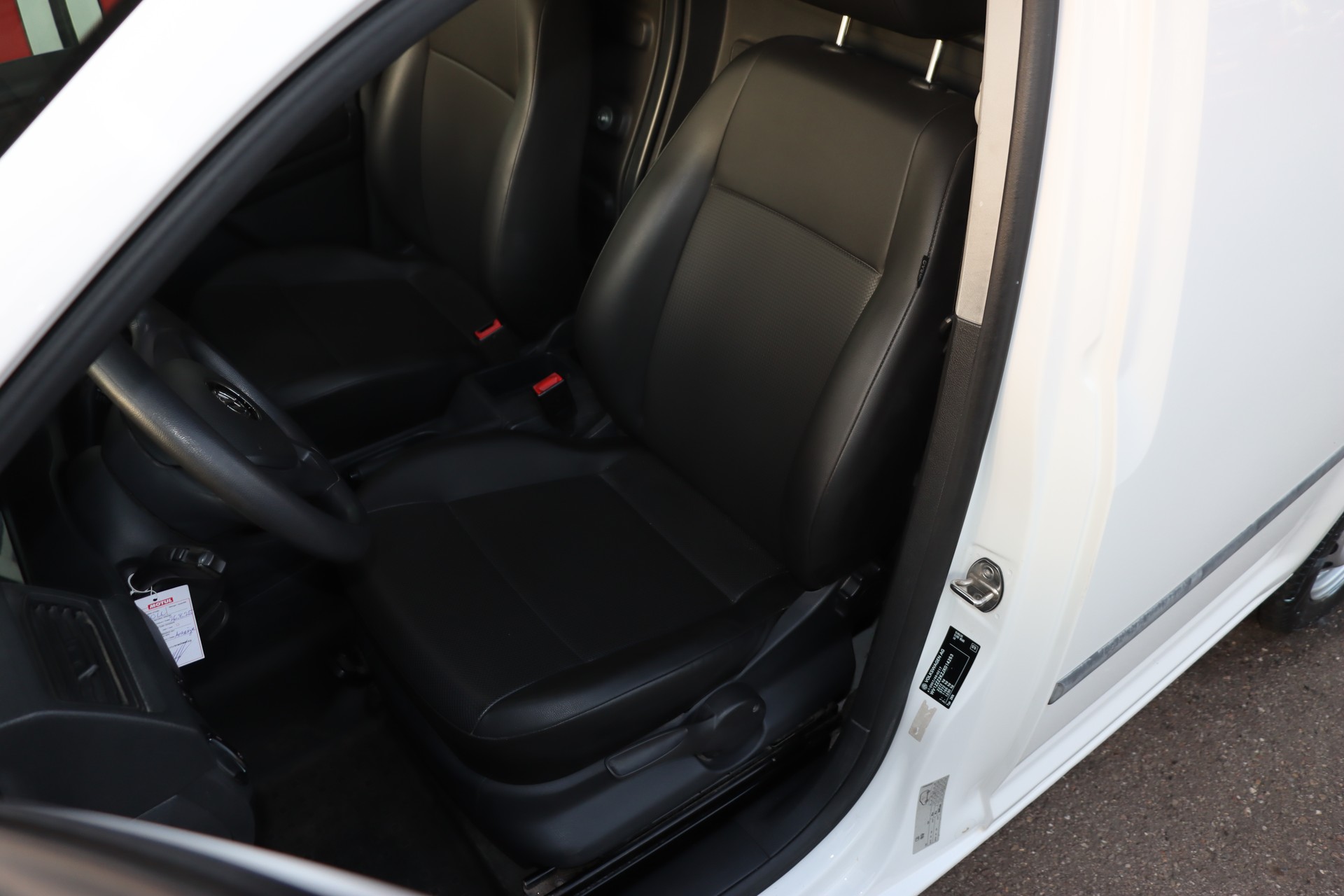 VW Caddy 2.0TDI 4Motion BlueMotion Technology DSG-image-11