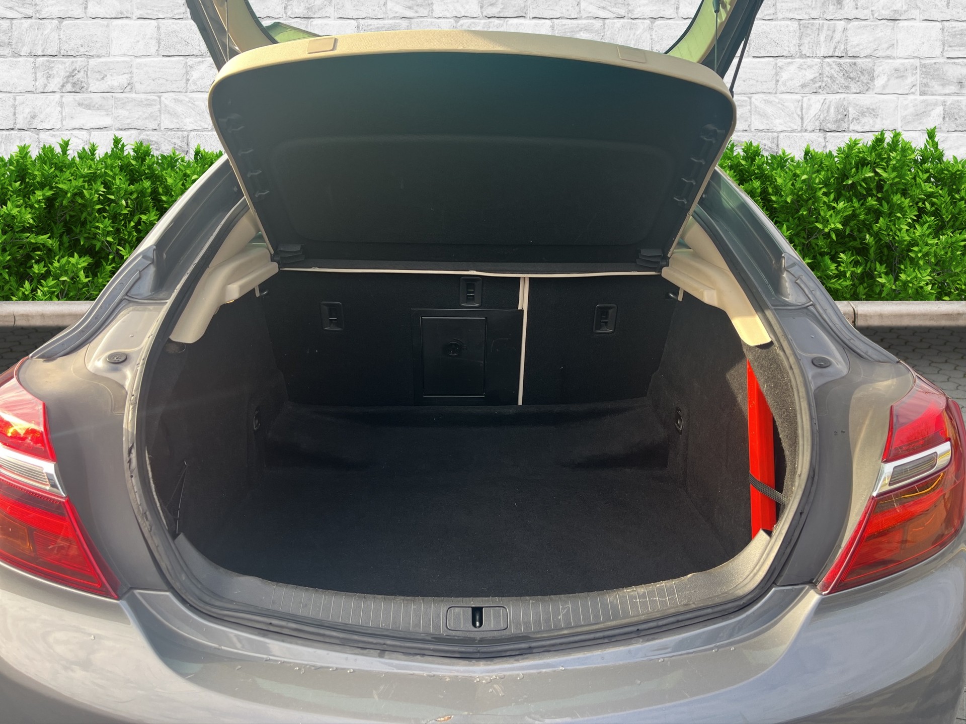 OPEL Insignia 1.6 Turbo Edition-image-13