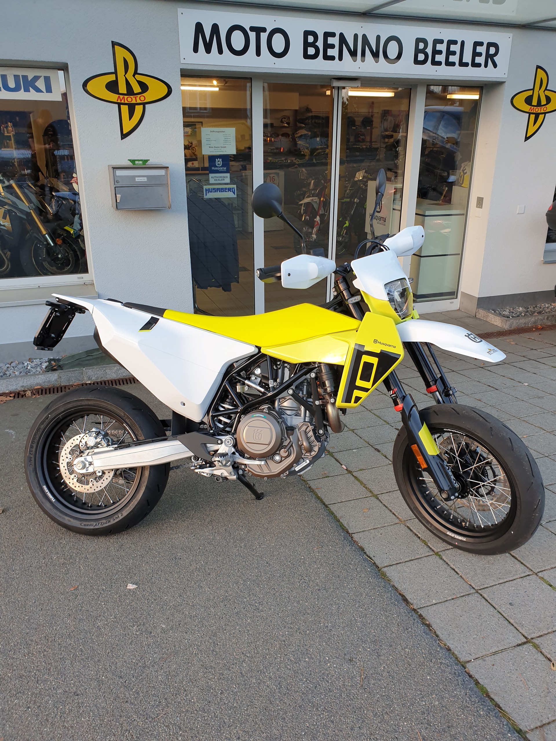 HUSQVARNA 701 Supermoto