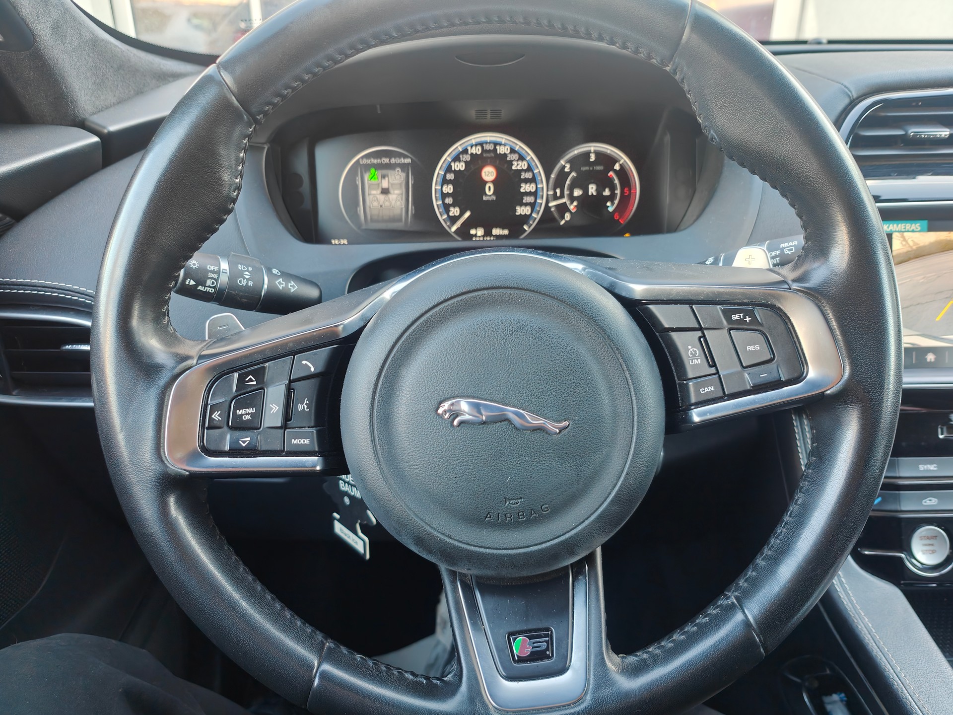 JAGUAR F-Pace 3.0 TD S AWD Automatik-image-18