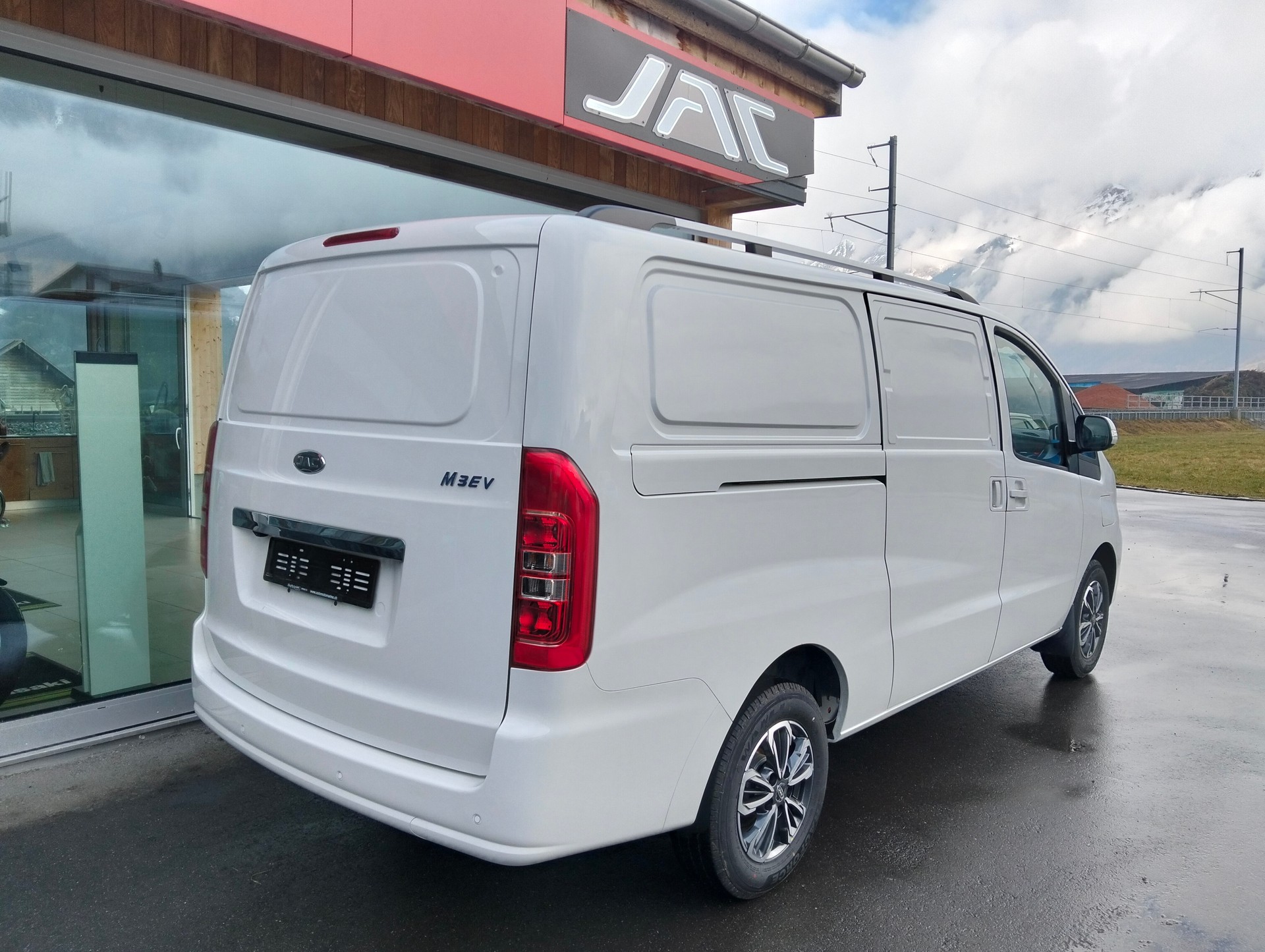 JAC M3ev-image-3