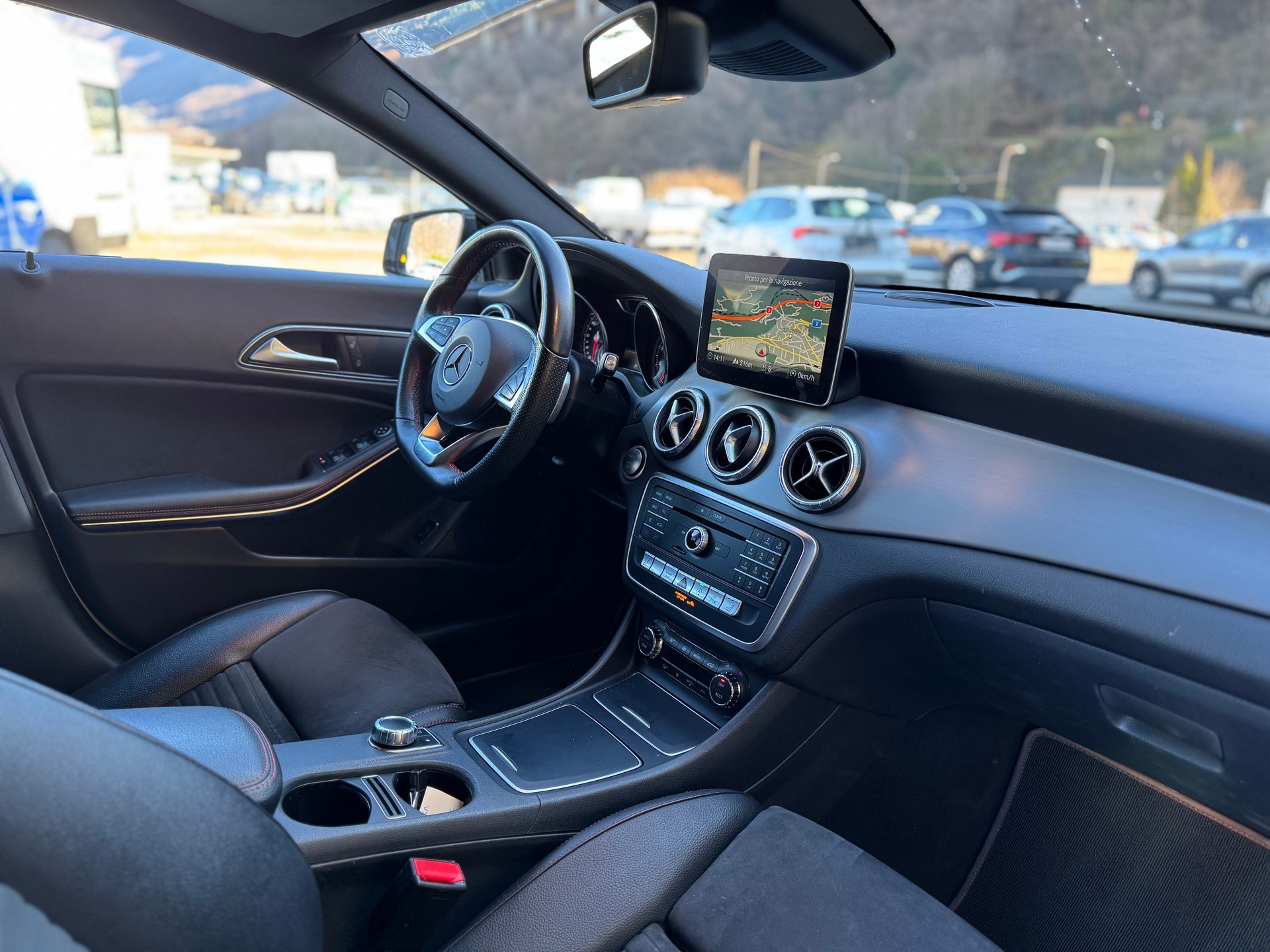 MERCEDES-BENZ CLA Shooting Brake 220 AMG Line 4Matic 7G-DCT-image-3