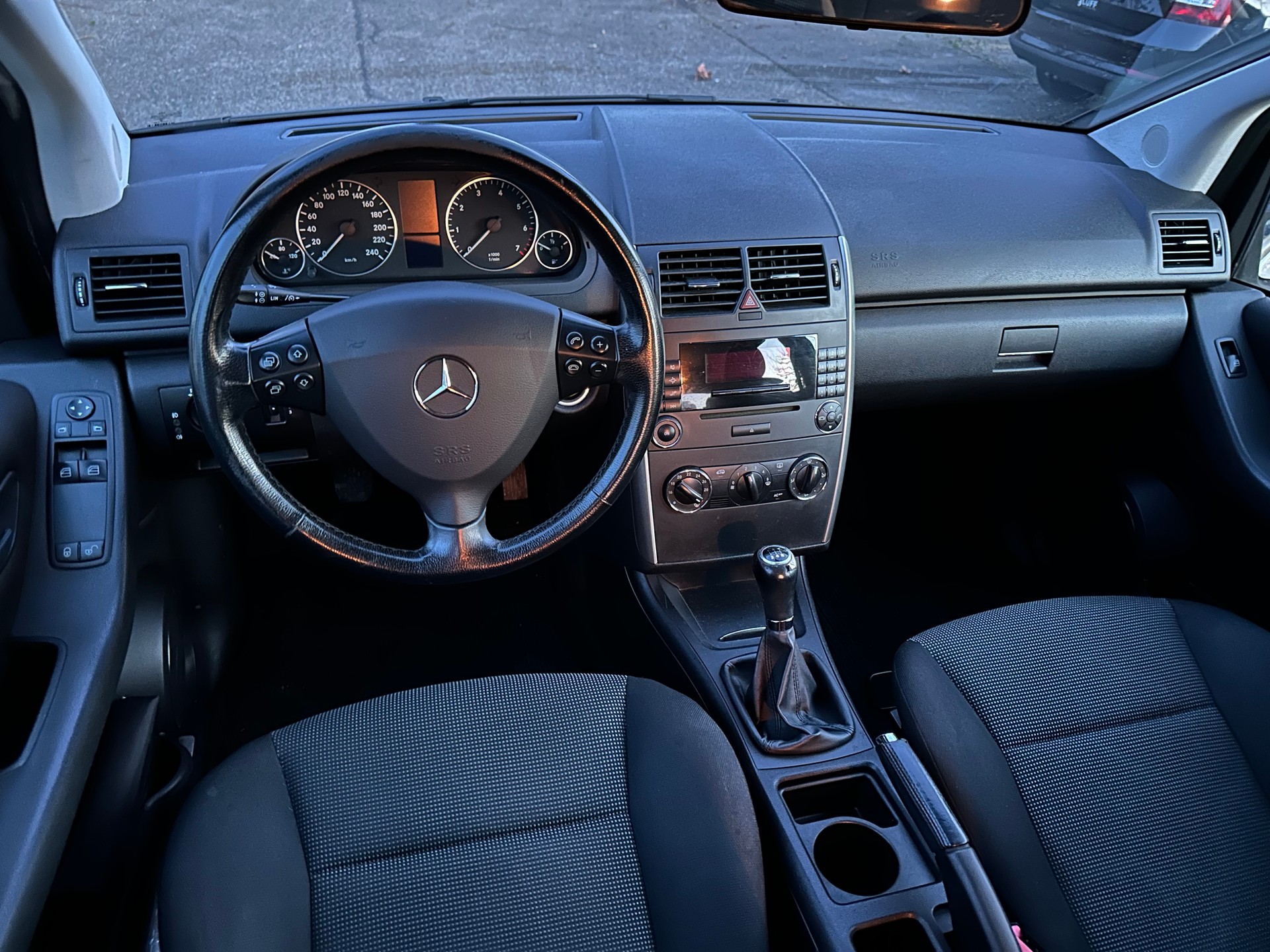 MERCEDES-BENZ A 150 Classic-image-10