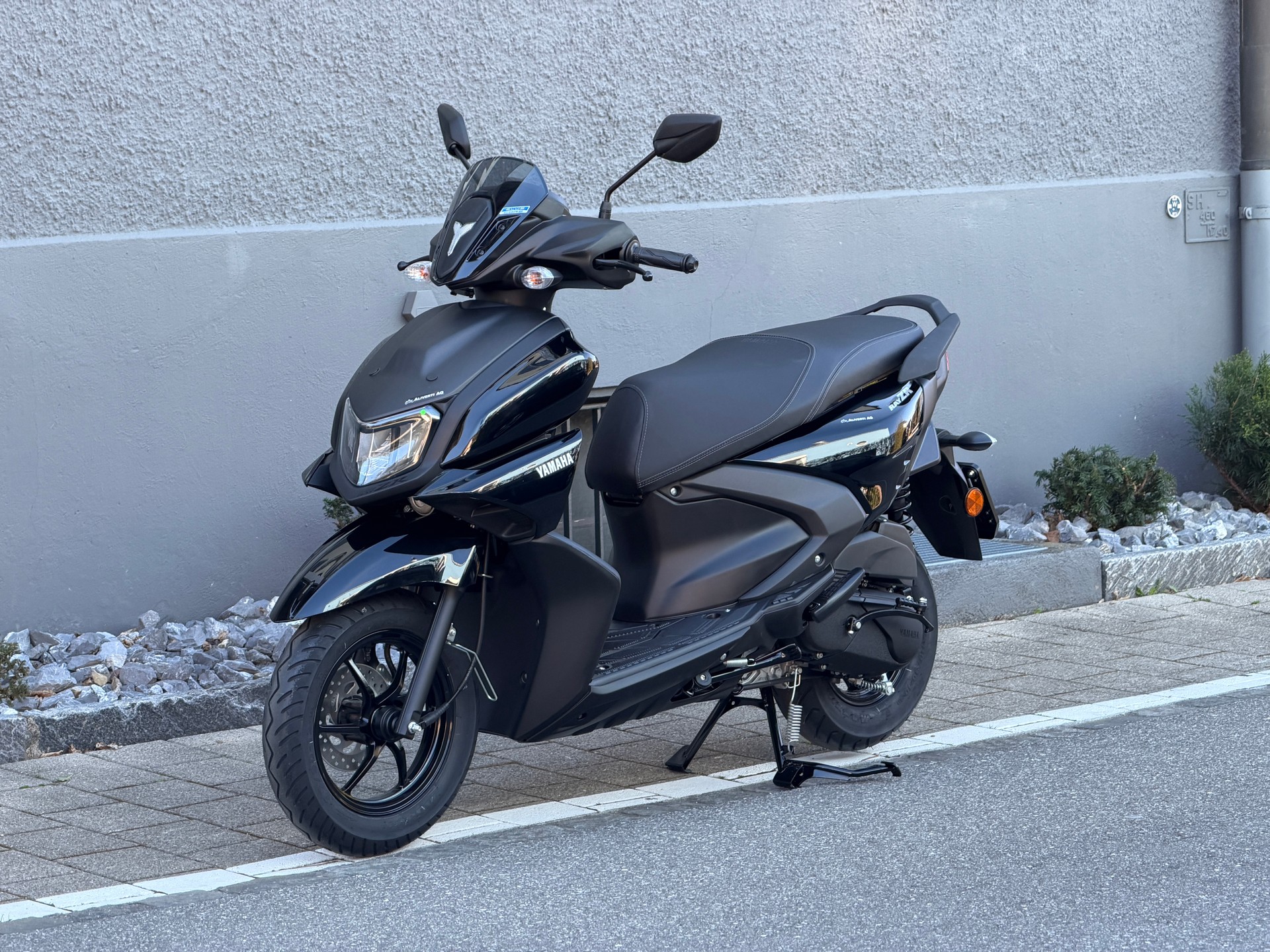 YAMAHA RayZR-image-0