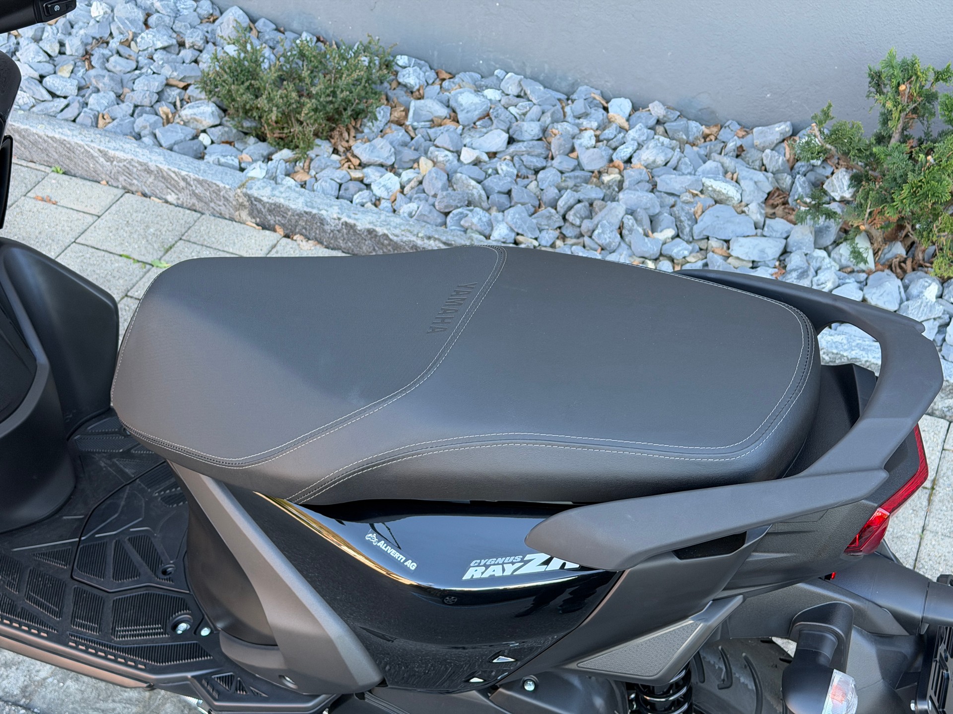 YAMAHA RayZR-image-6