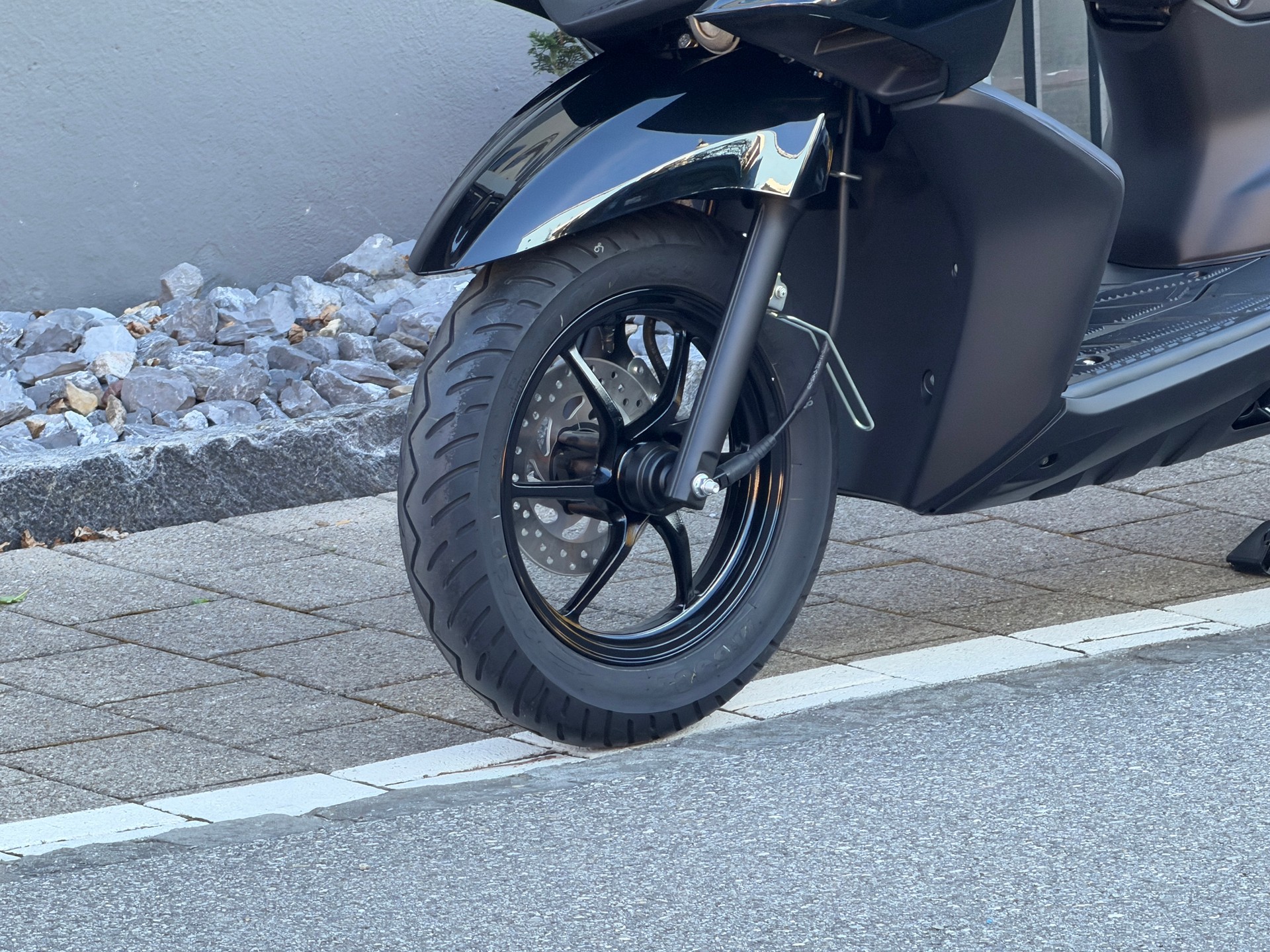 YAMAHA RayZR-image-1