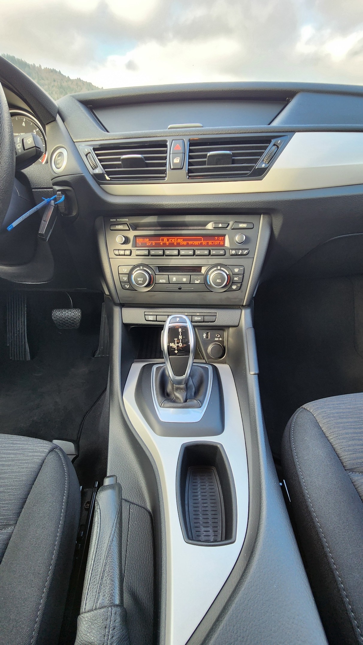 BMW X1 xDrive 20i Steptronic-image-9