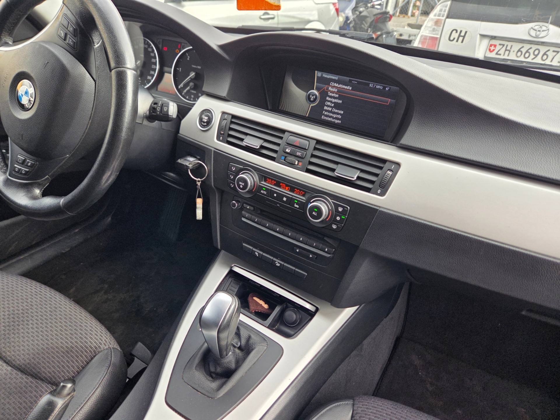 BMW 320d xDrive Touring Steptronic-image-1