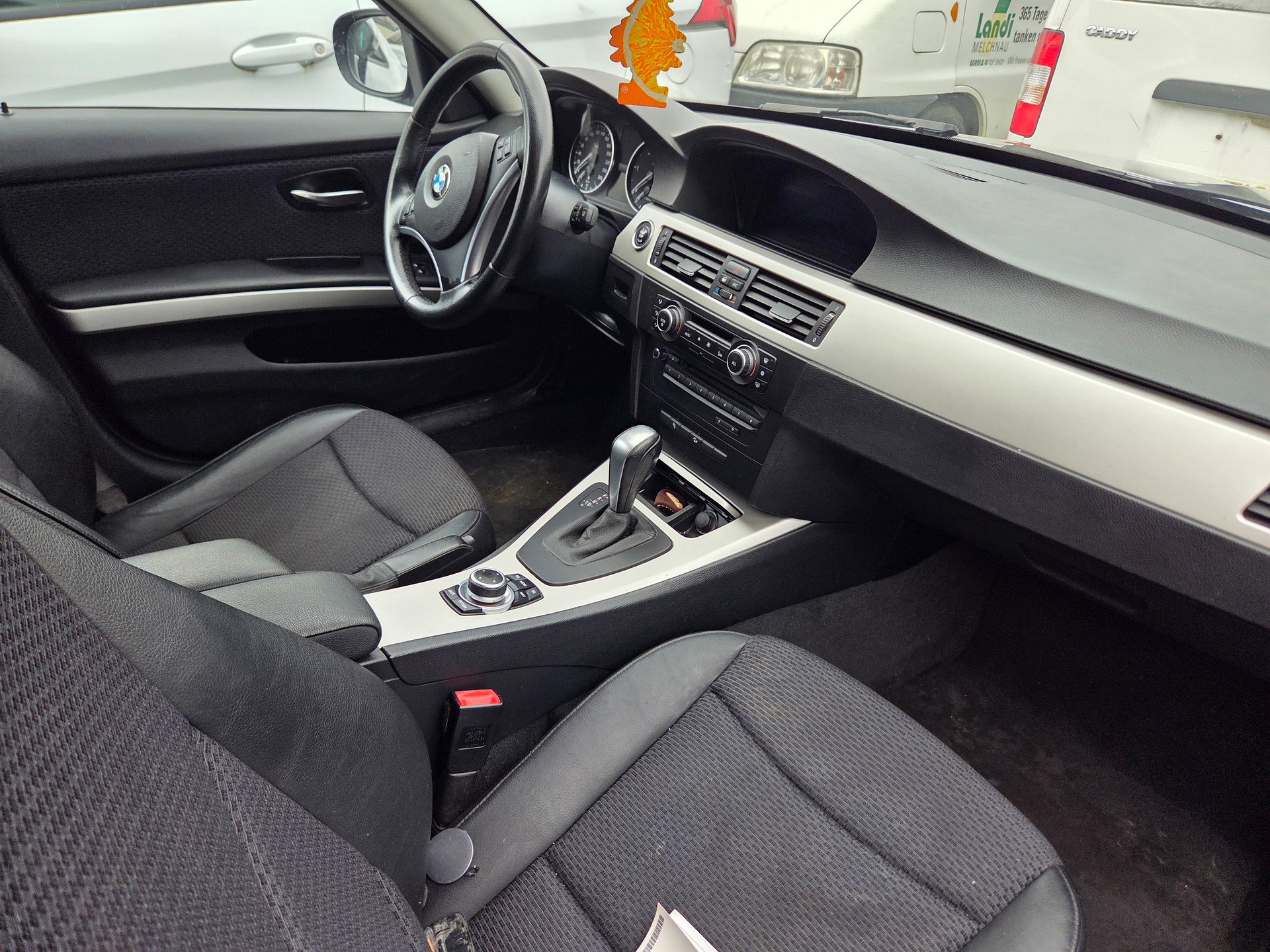 BMW 320d xDrive Touring Steptronic-image-10