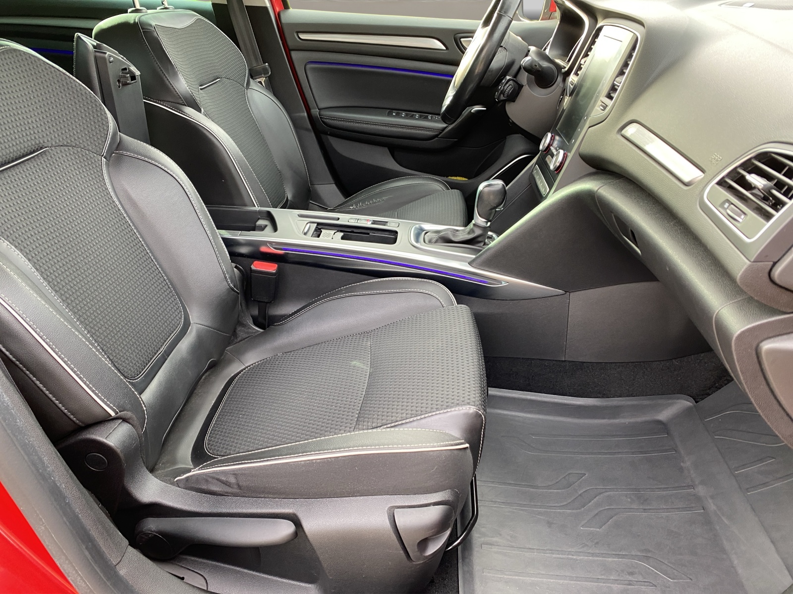 RENAULT Mégane Grandtour 1.2 16V Turbo Bose EDC-image-10