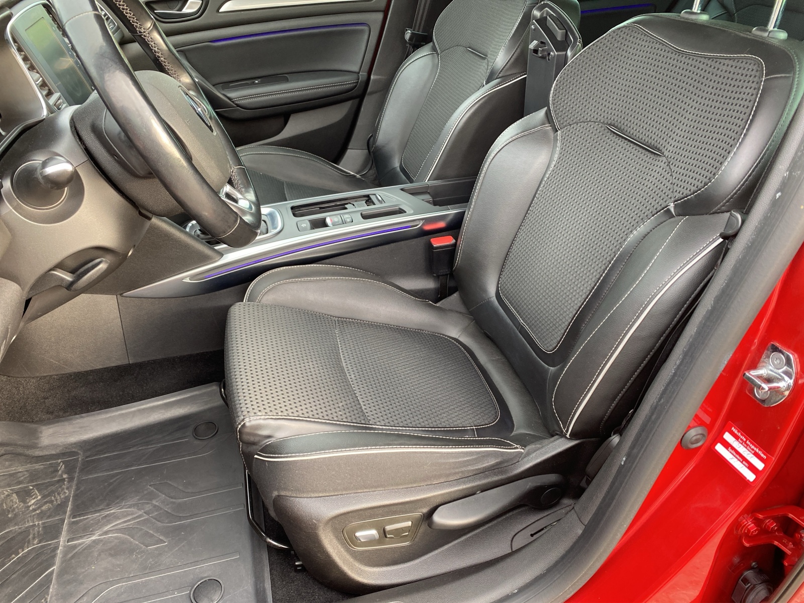 RENAULT Mégane Grandtour 1.2 16V Turbo Bose EDC-image-7