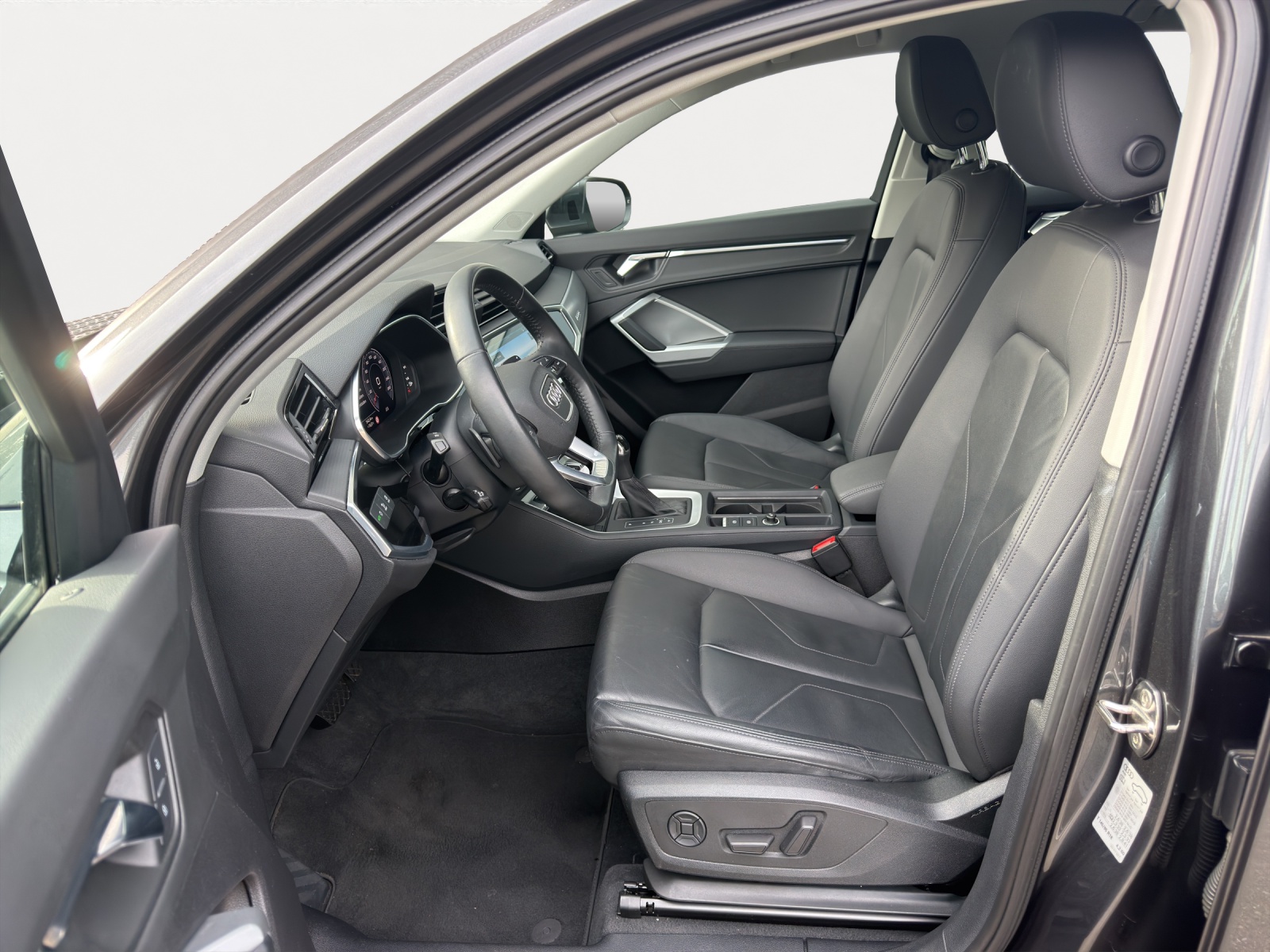 AUDI Q3 Sportback 45 TFSI S line quattro S-tronic-image-4