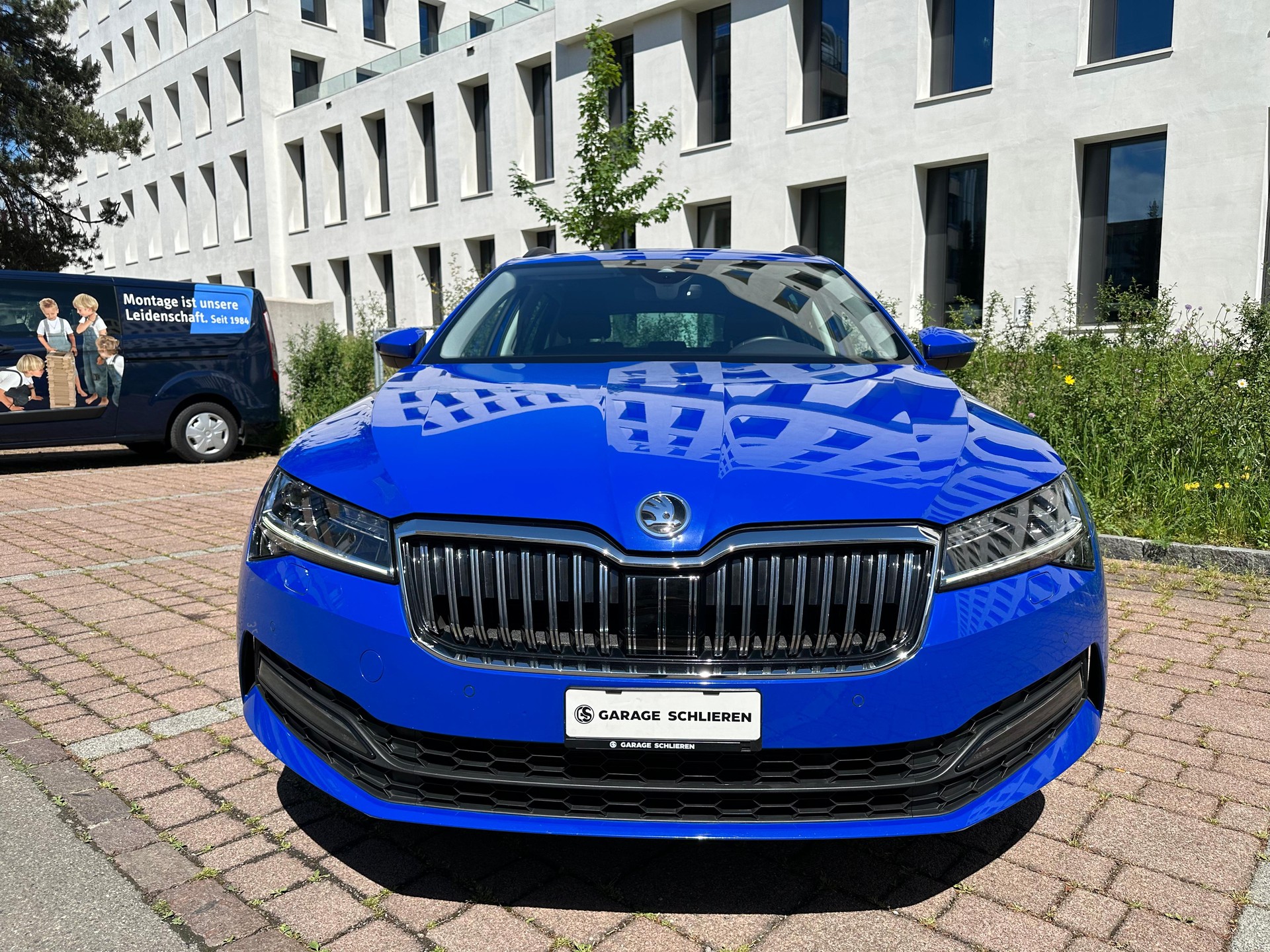 SKODA Superb Combi 2.0 TDi Ambition DSG / Aus erste Hand / Anhängerkupplung / Voll LED / Rückfahrtkamera / Frisch ab MFK und Service-image-2