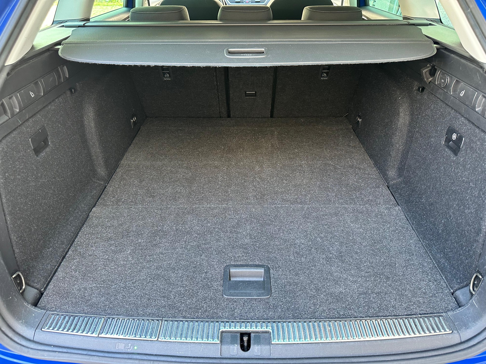 SKODA Superb Combi 2.0 TDi Ambition DSG / Aus erste Hand / Anhängerkupplung / Voll LED / Rückfahrtkamera / Frisch ab MFK und Service-image-14