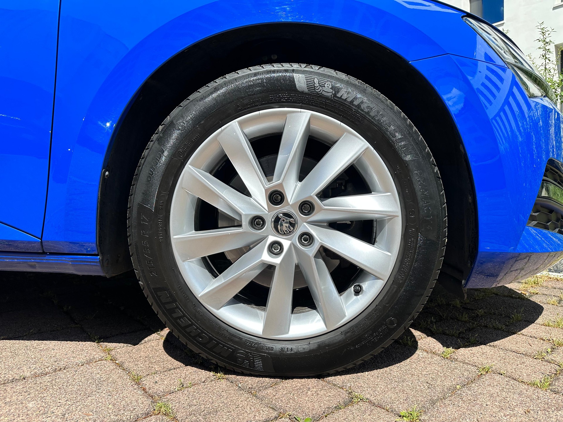 SKODA Superb Combi 2.0 TDi Ambition DSG / Aus erste Hand / Anhängerkupplung / Voll LED / Rückfahrtkamera / Frisch ab MFK und Service-image-9