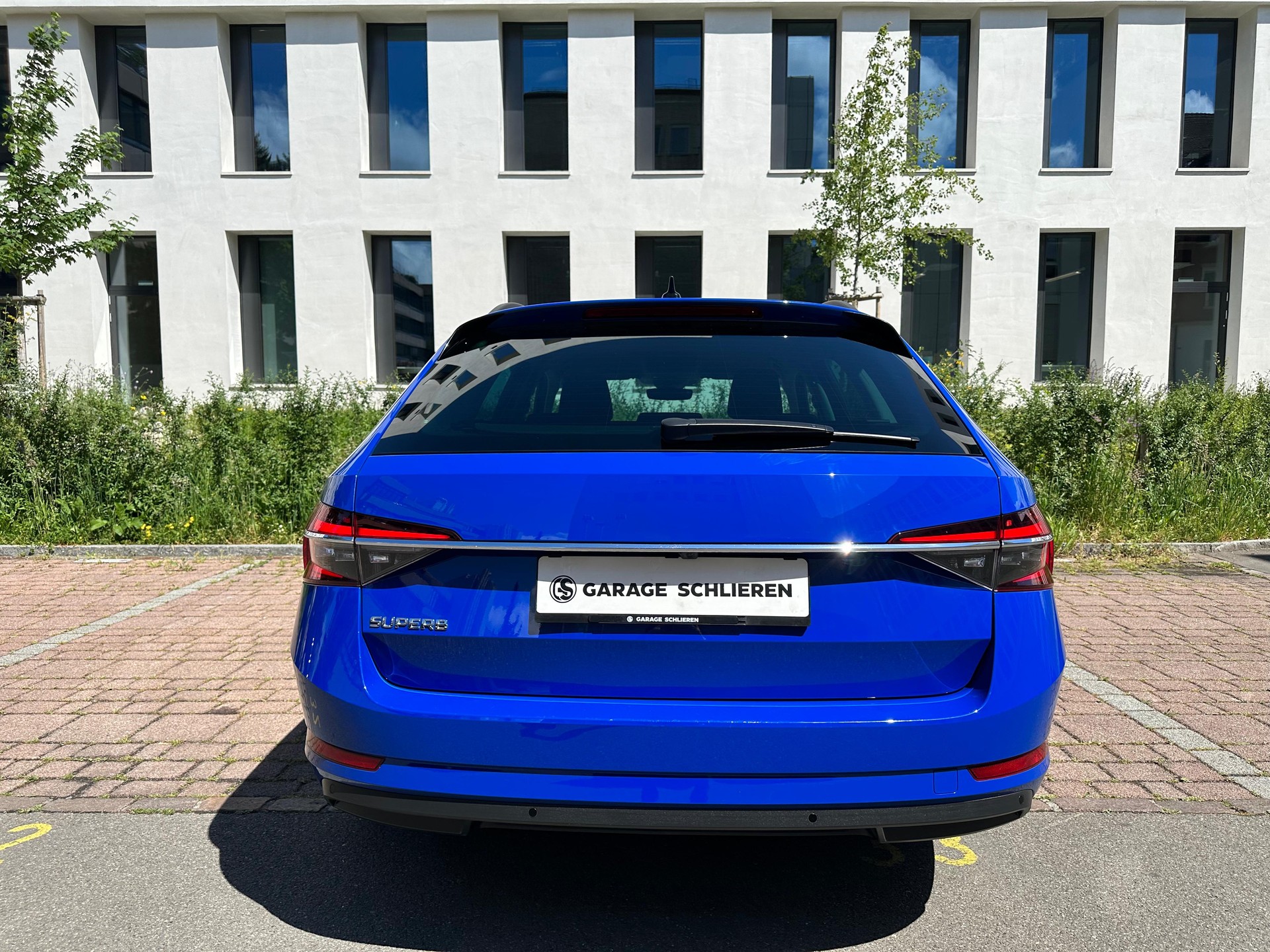 SKODA Superb Combi 2.0 TDi Ambition DSG / Aus erste Hand / Anhängerkupplung / Voll LED / Rückfahrtkamera / Frisch ab MFK und Service-image-7