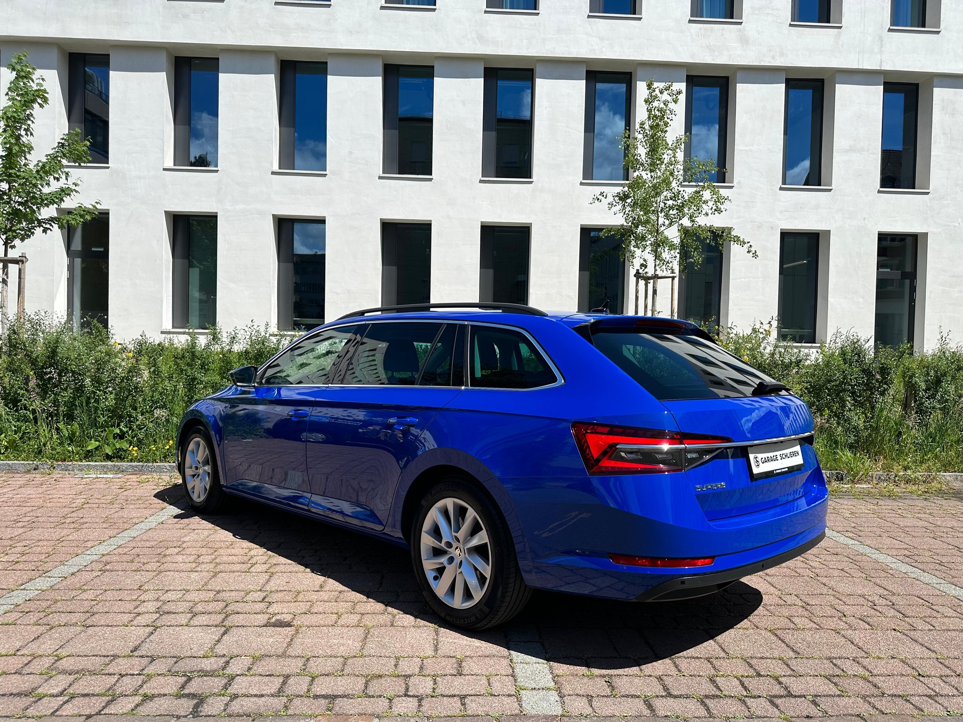SKODA Superb Combi 2.0 TDi Ambition DSG / Aus erste Hand / Anhängerkupplung / Voll LED / Rückfahrtkamera / Frisch ab MFK und Service-image-6