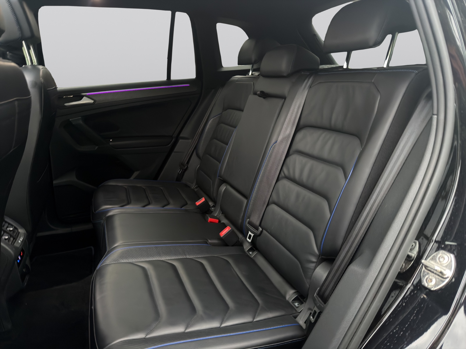 VW Tiguan 2.0TSI R 4Motion DSG-image-8