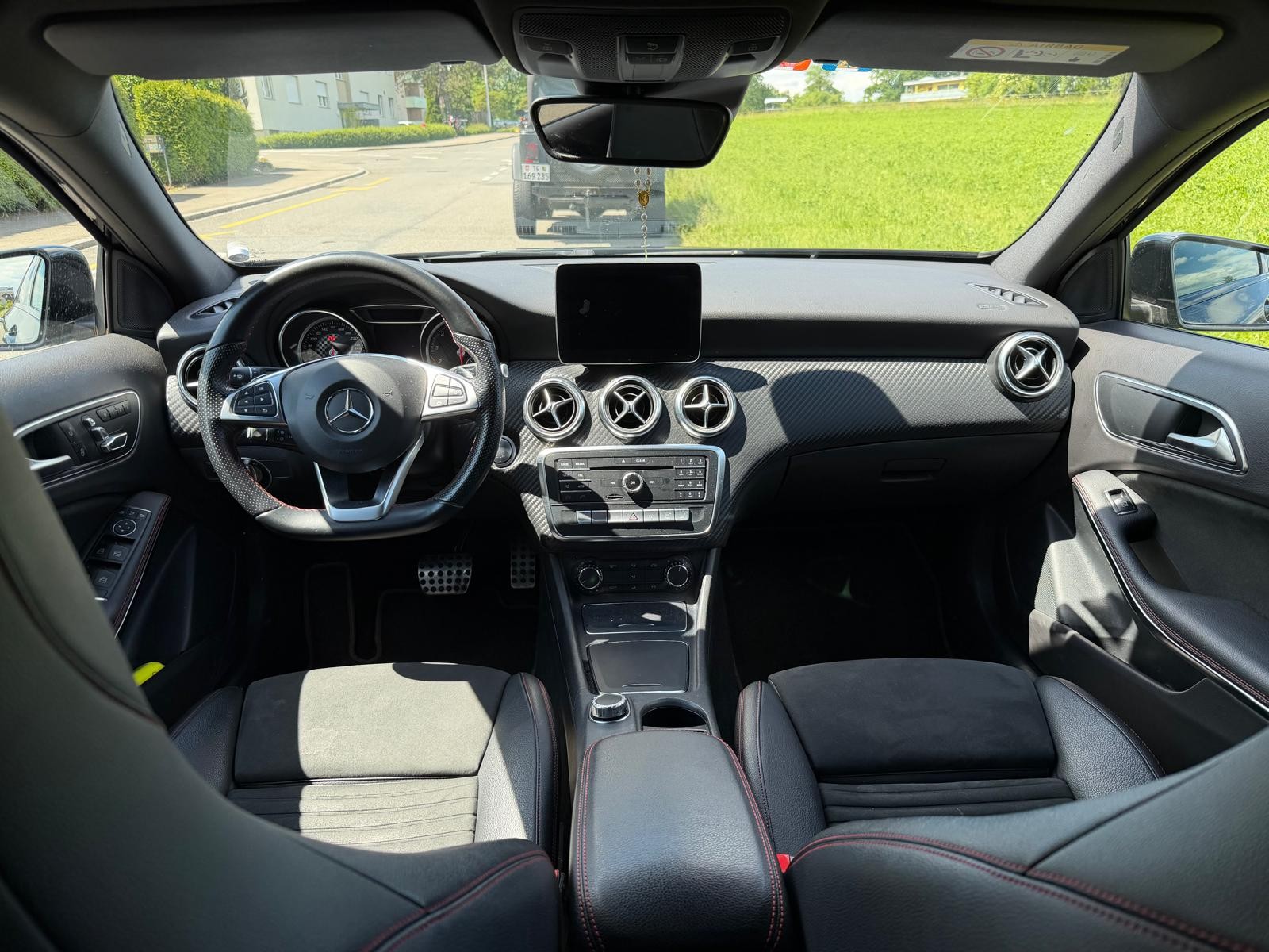MERCEDES-BENZ A 200 AMG Line-image-5