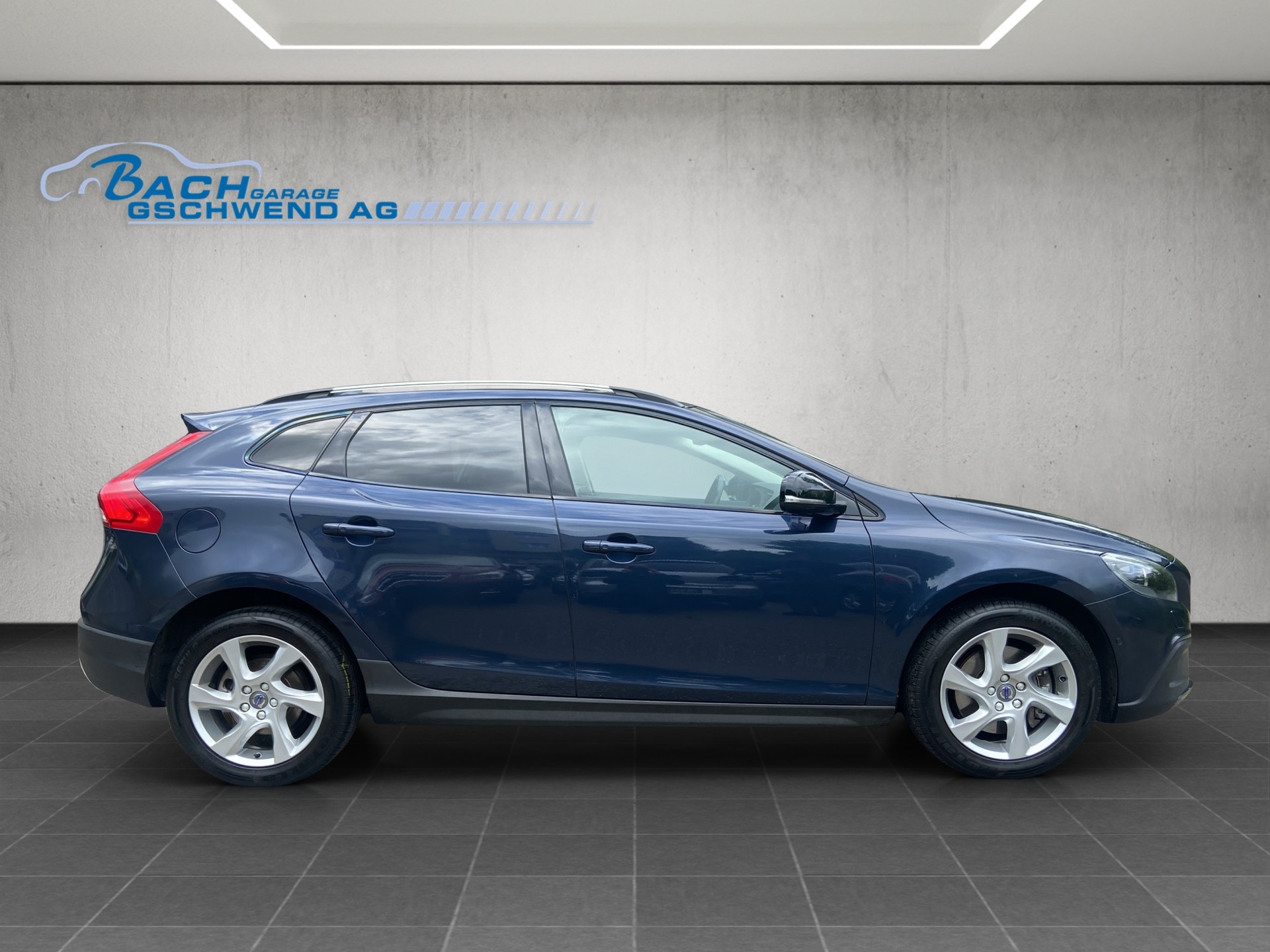 VOLVO V40 Cross Country T4 2.0 AWD Summum Geartronic-showroom-element-2