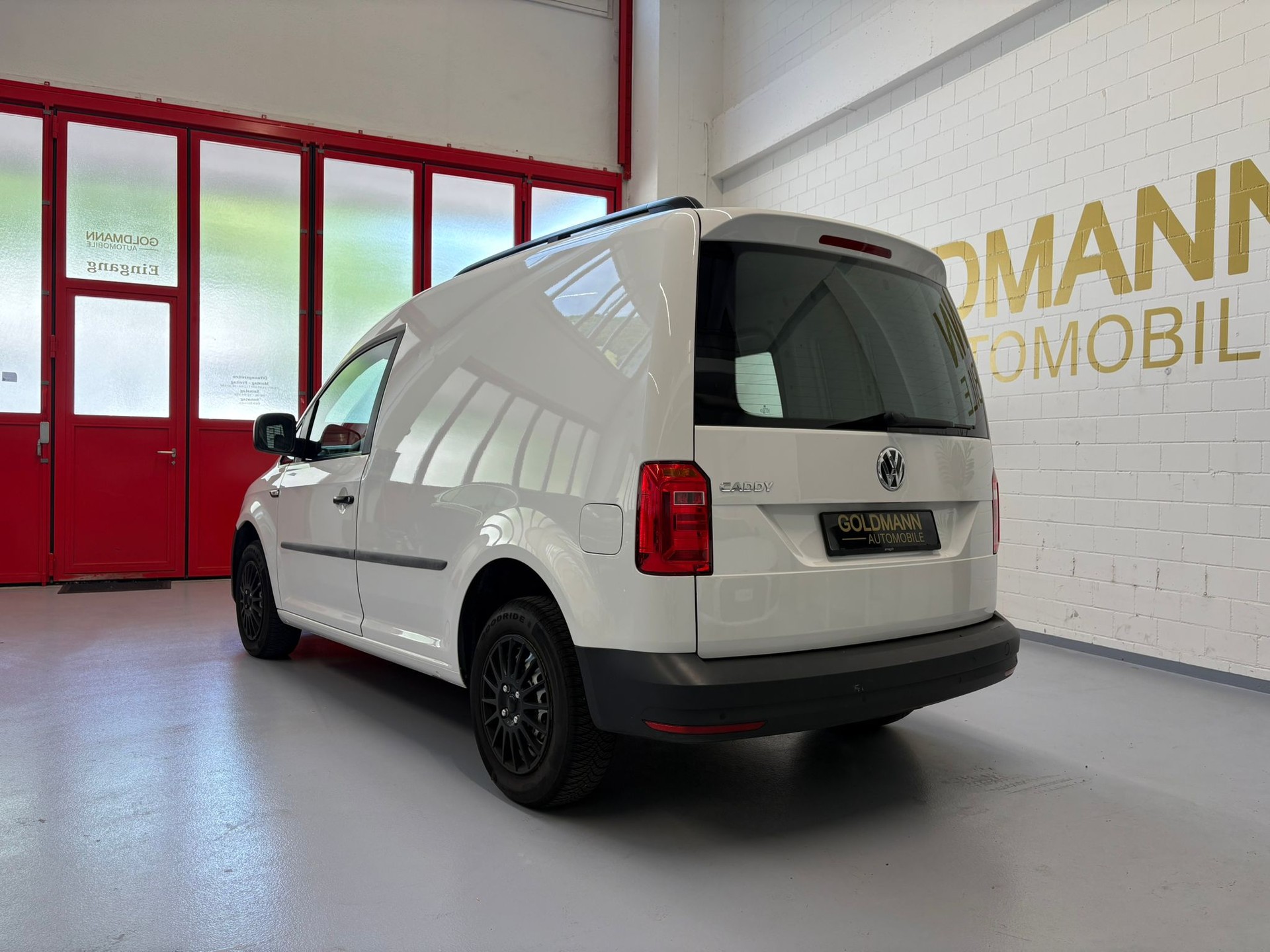 VW Caddy 2.0TDI BlueMotion Technology-image-1