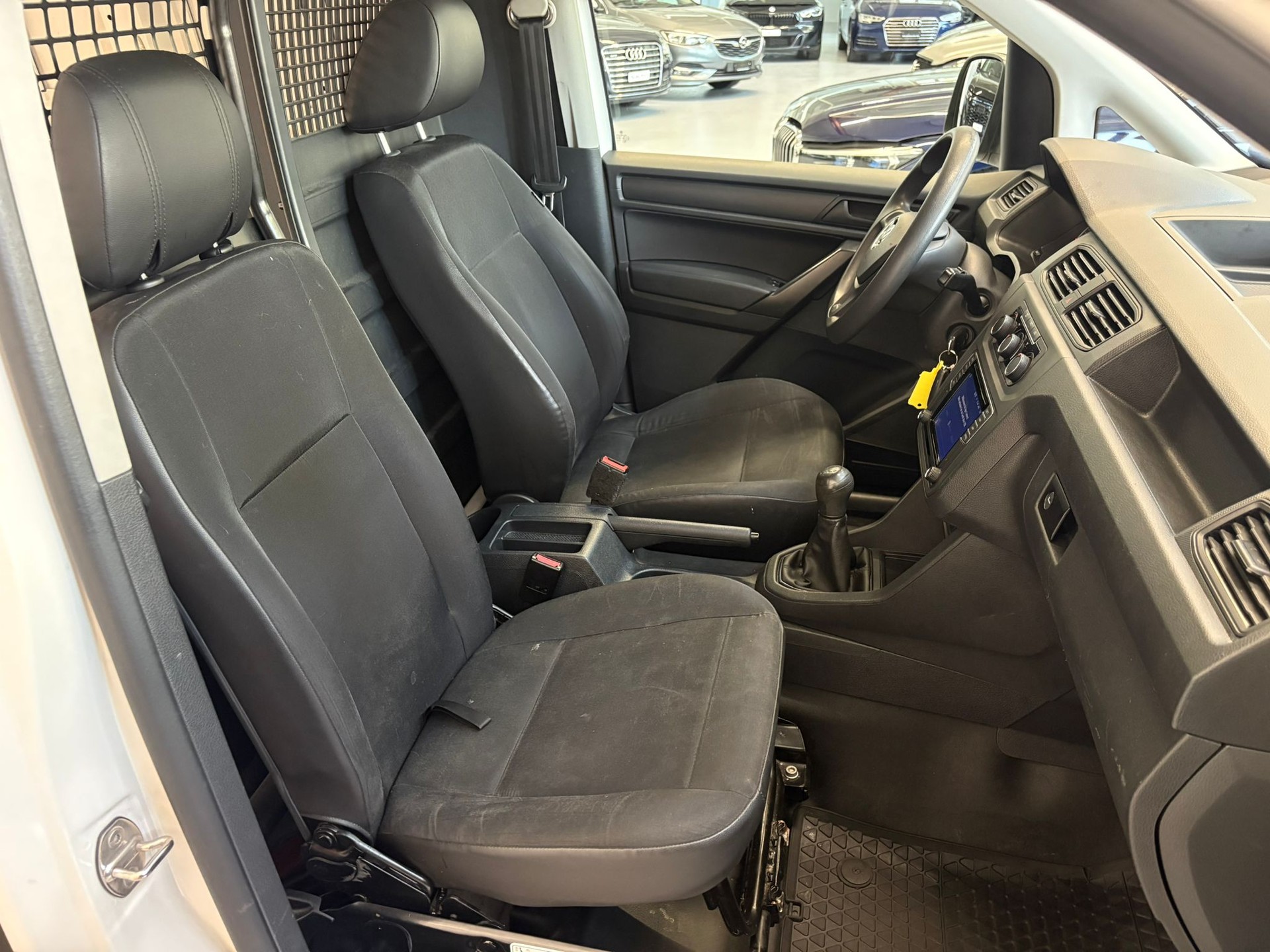 VW Caddy 2.0TDI BlueMotion Technology-image-8