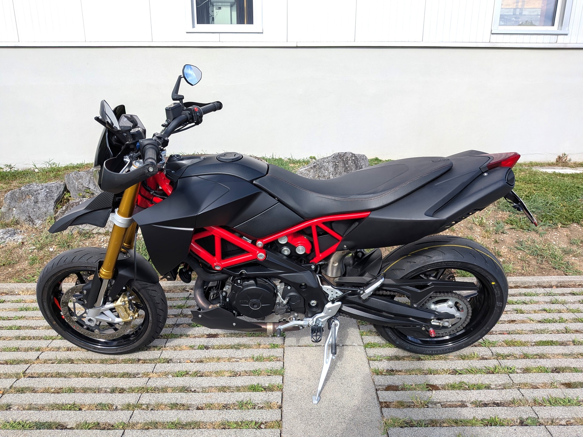 APRILIA Dorsoduro SMV 900 (2019)-image-1