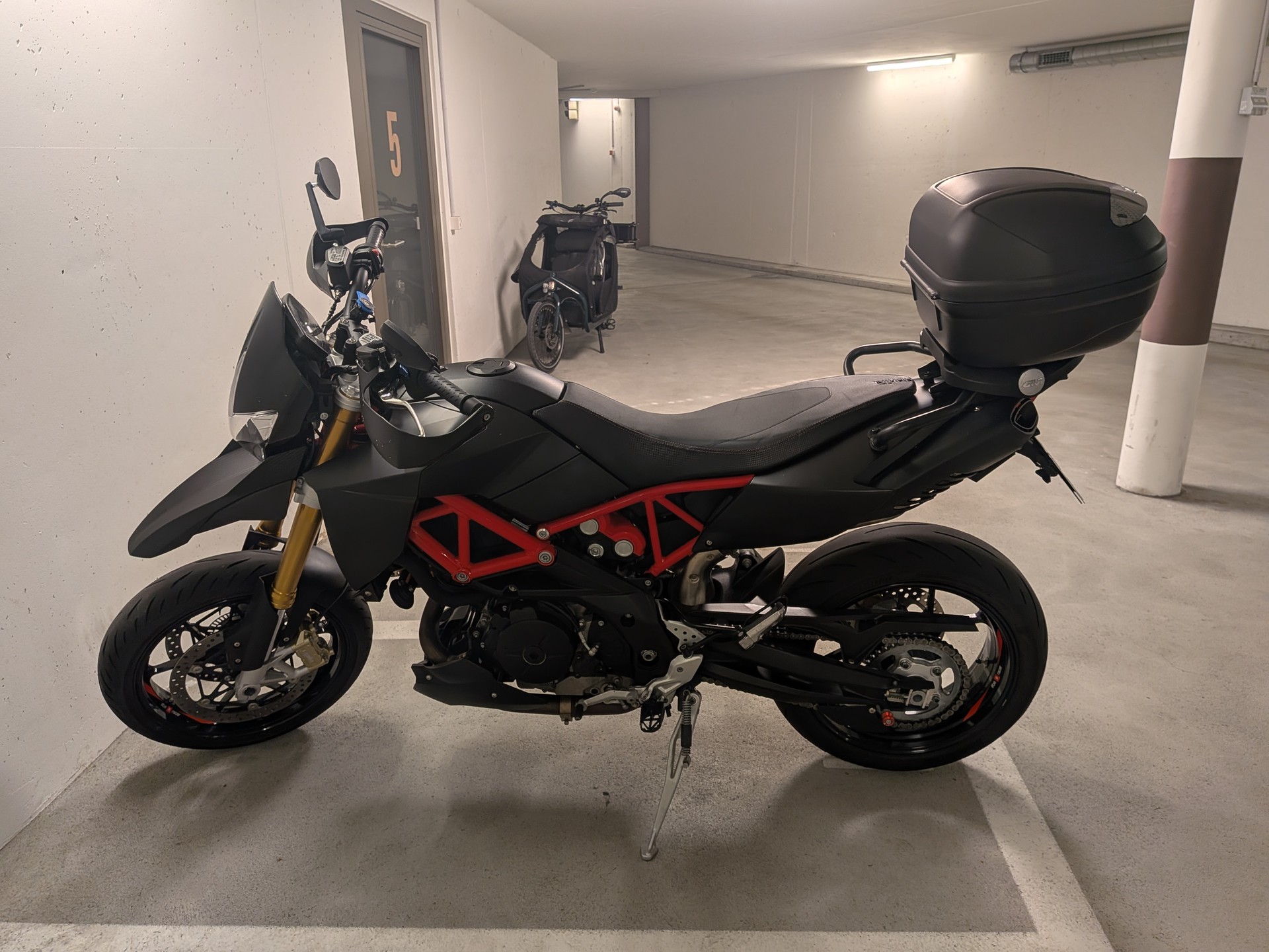 APRILIA Dorsoduro SMV 900-image-1