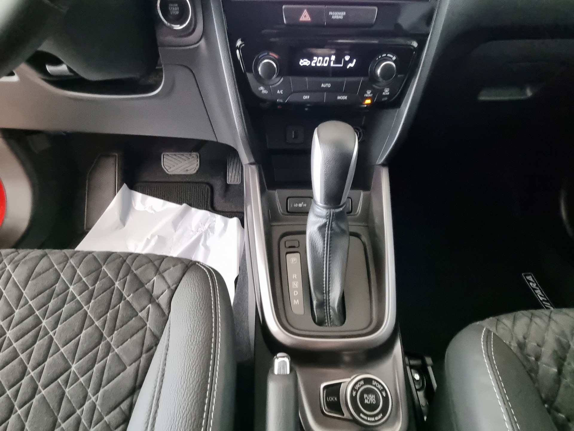 SUZUKI Vitara 1.4 Compact Top Hyb. 4x4 AT-image-9