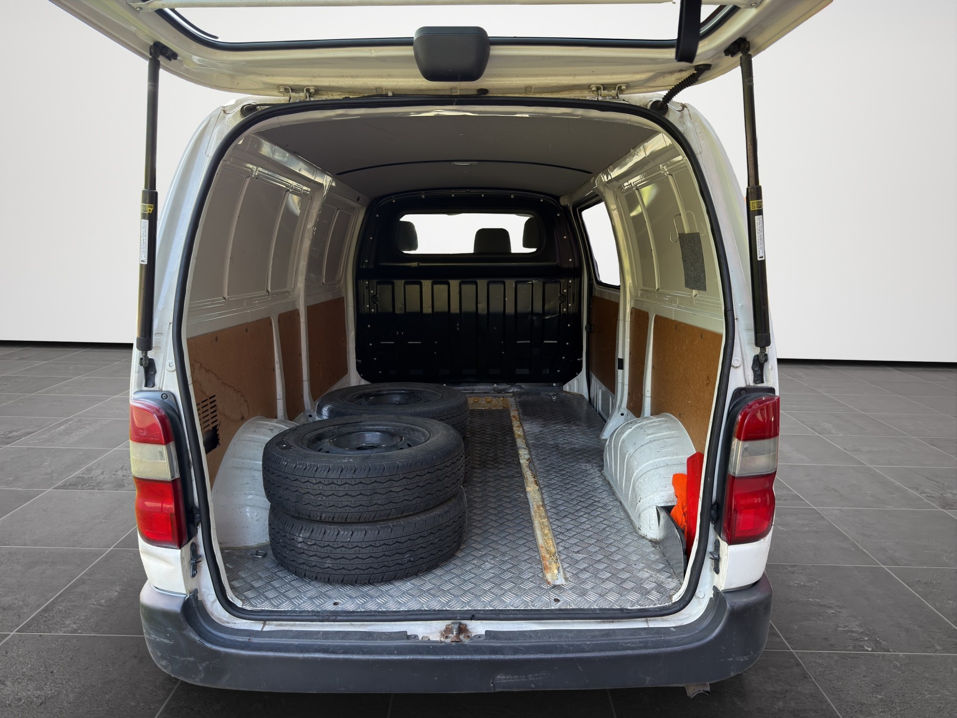 TOYOTA Hiace D-4D Van LWB-image-5
