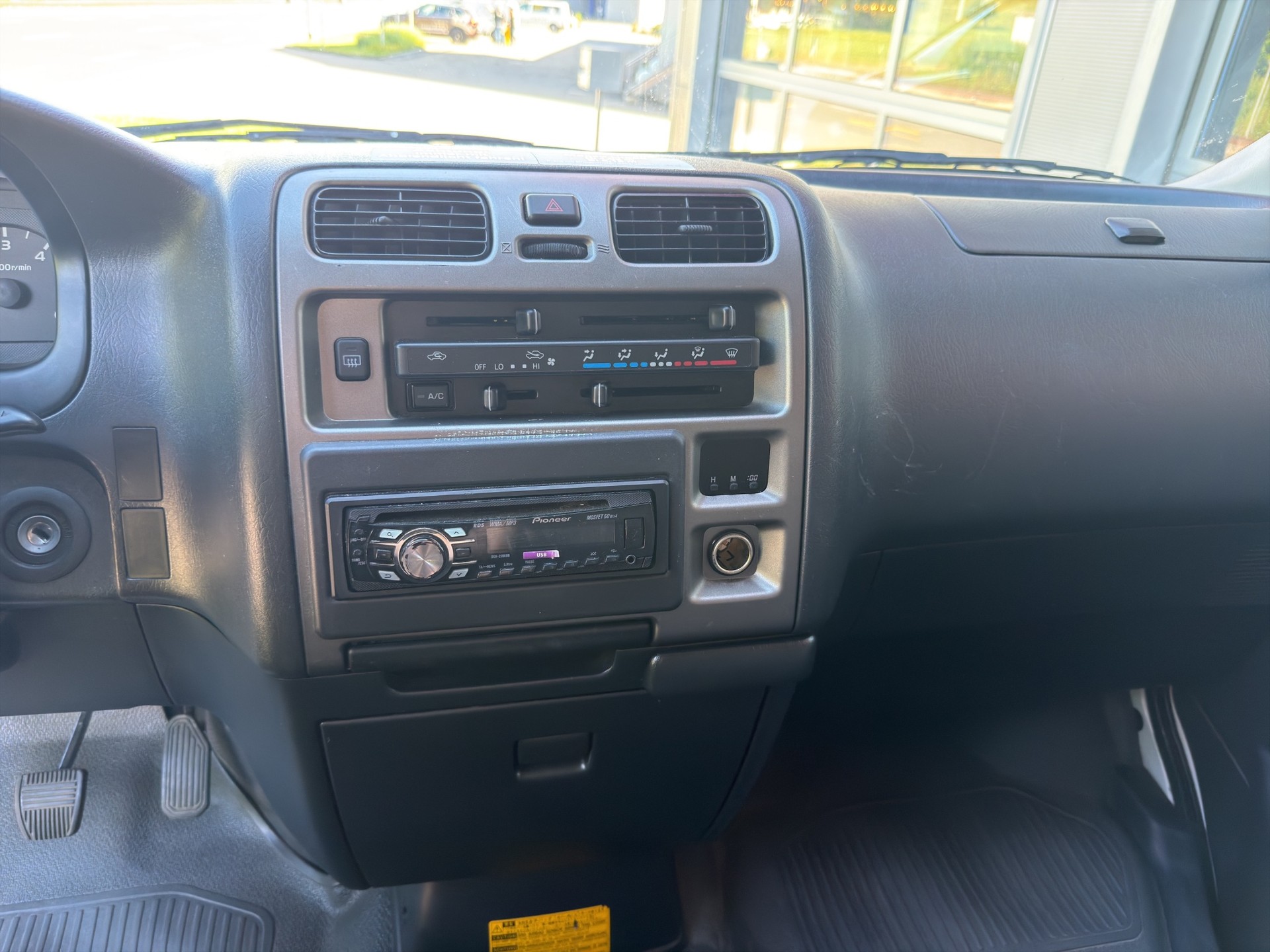 TOYOTA Hiace D-4D Van LWB-image-11