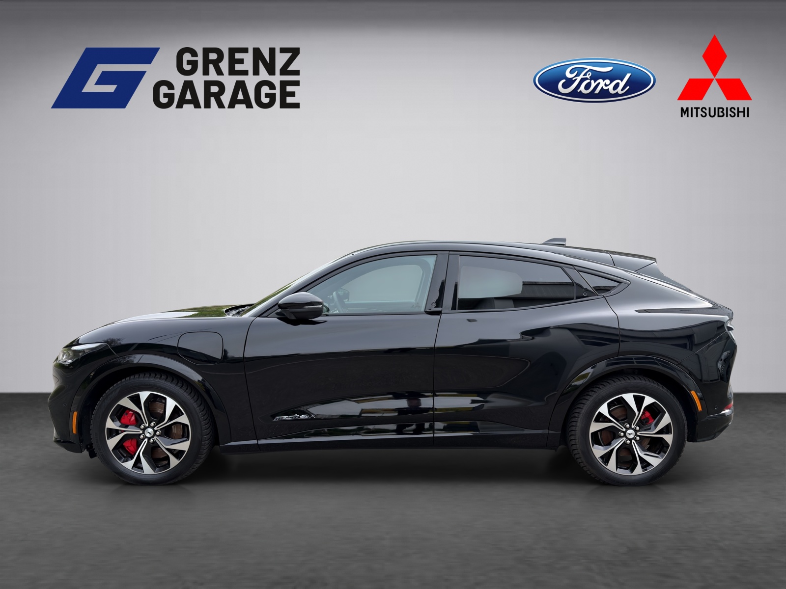 FORD Mustang Mach-E Premium AWD-showroom-element-1