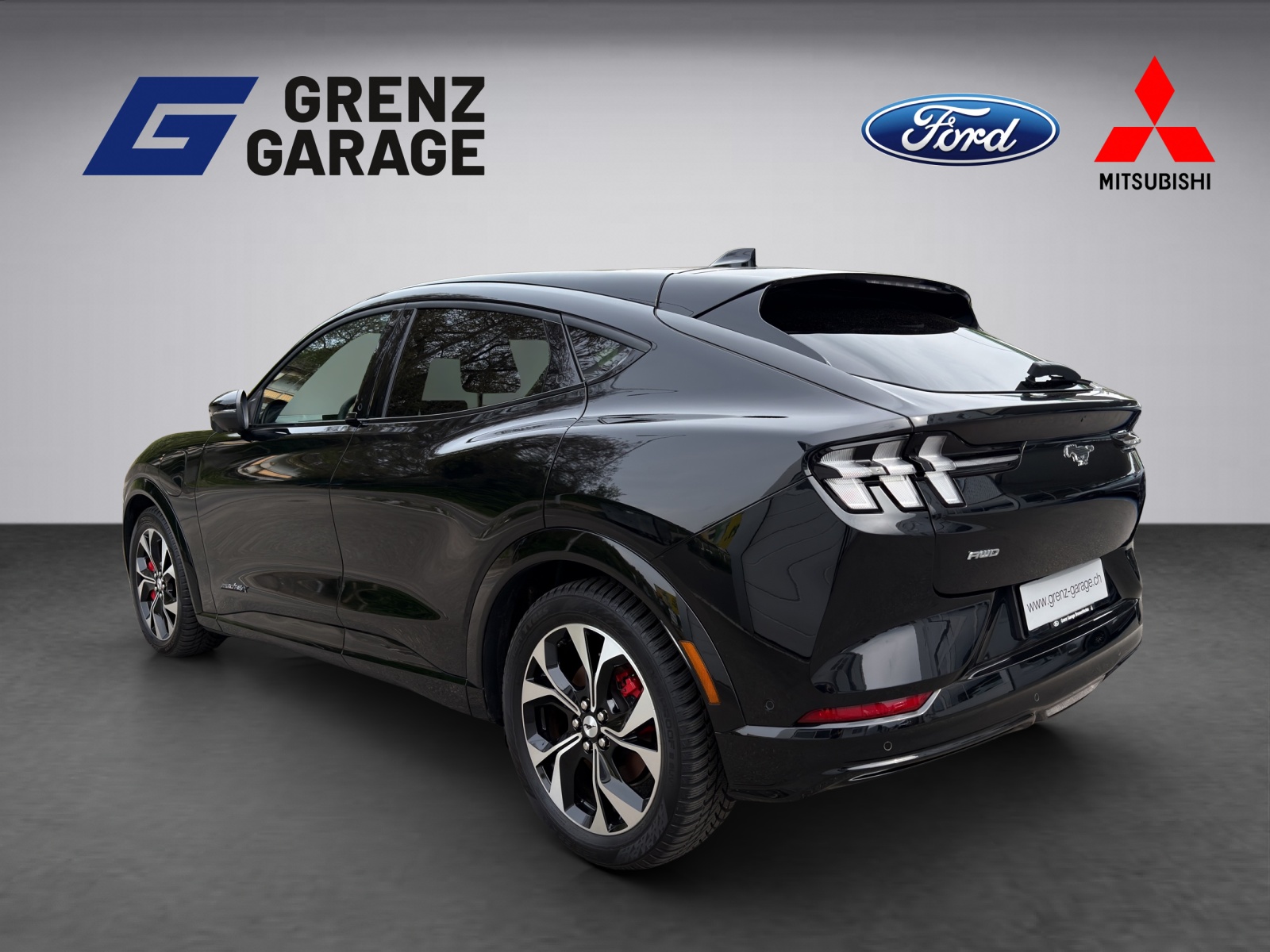 FORD Mustang Mach-E Premium AWD-showroom-element-2