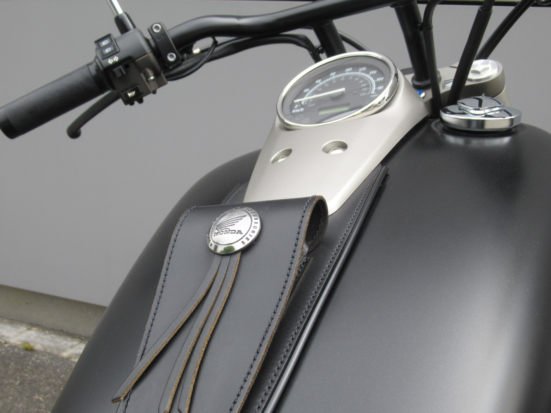 HONDA VT 750 C2B Shadow Black Spirit-image-6