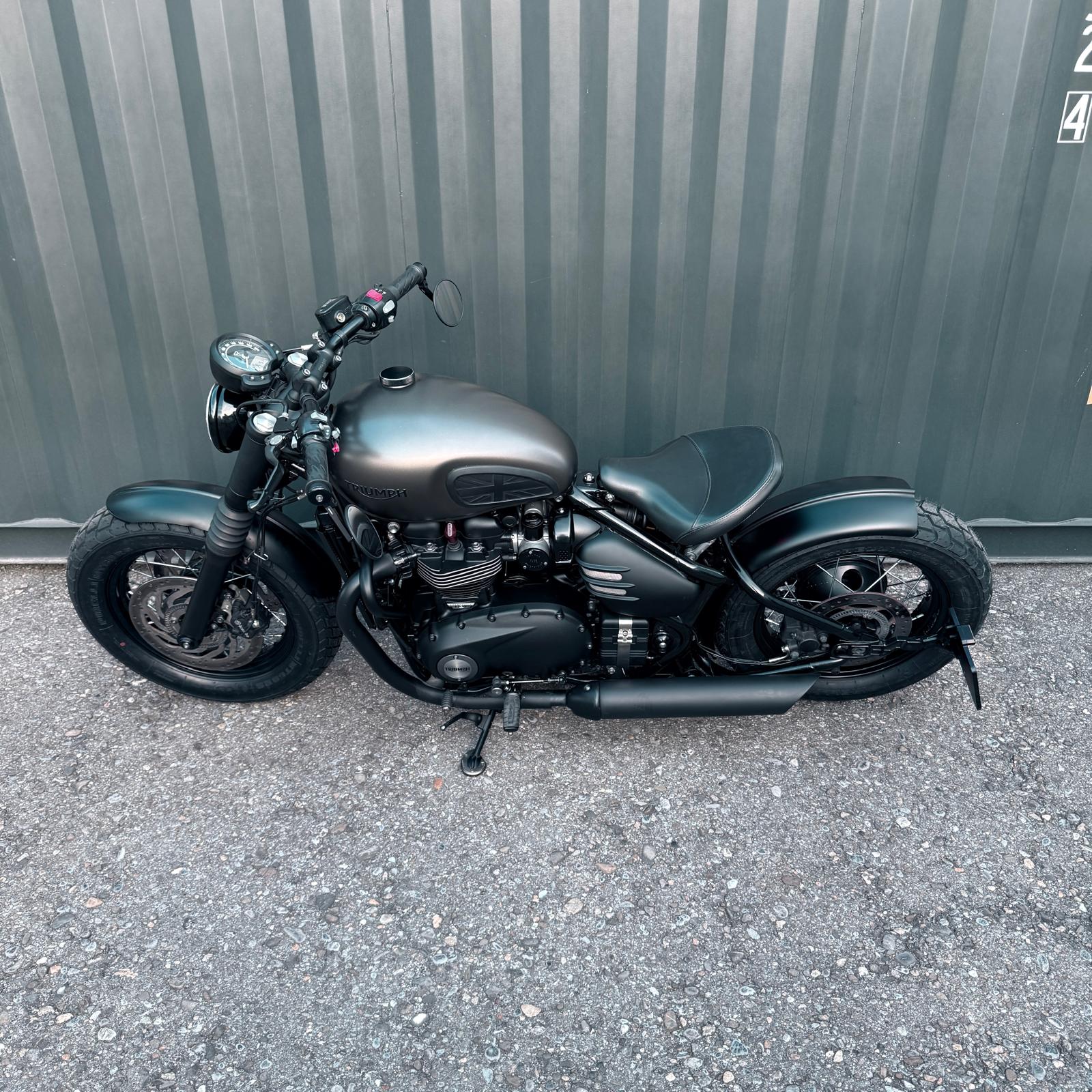 TRIUMPH Bonneville 1200 Bobber Black ABS-image-7