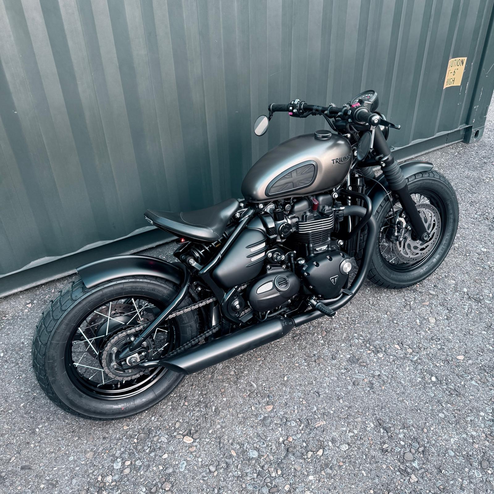 TRIUMPH Bonneville 1200 Bobber Black ABS-image-4