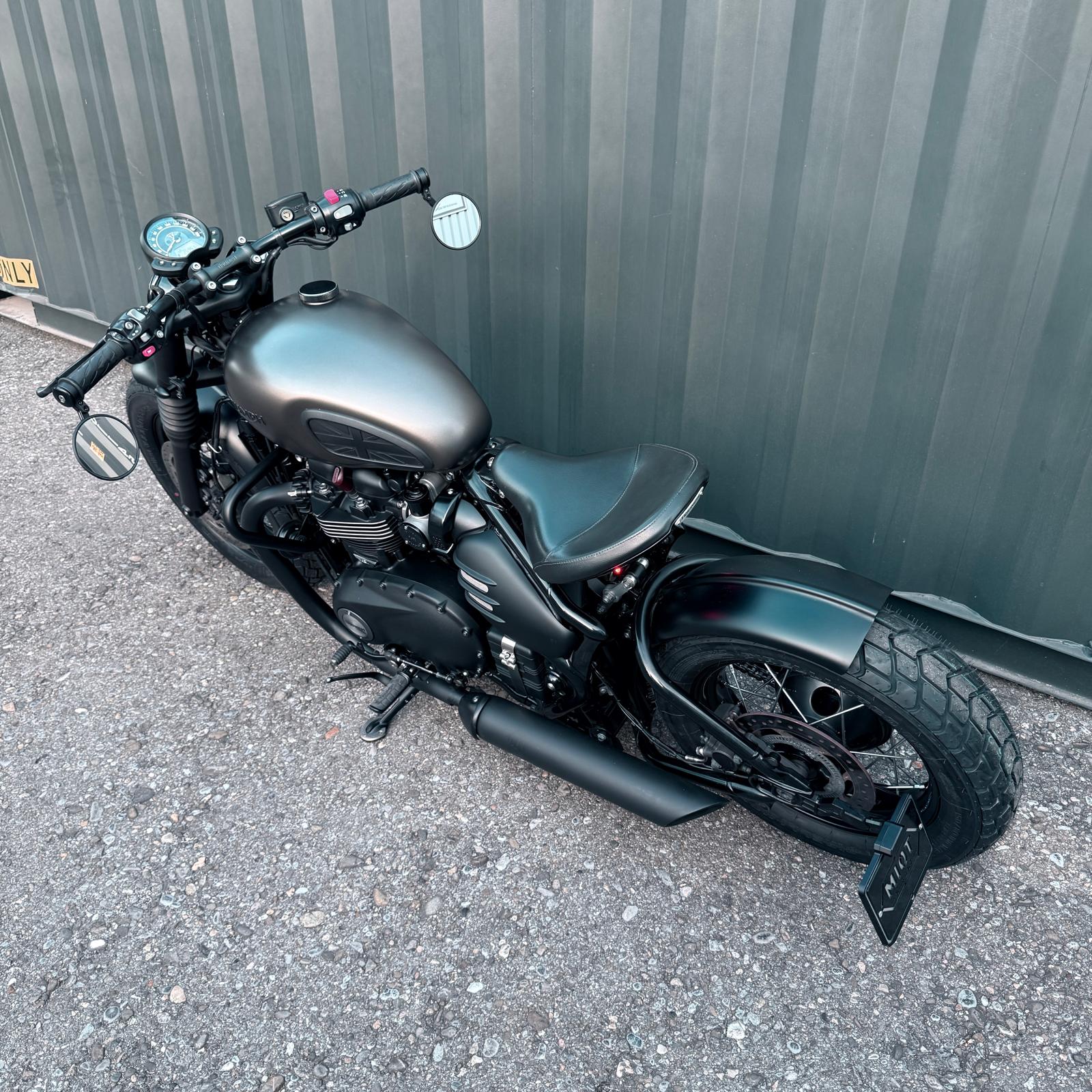TRIUMPH Bonneville 1200 Bobber Black ABS-image-5