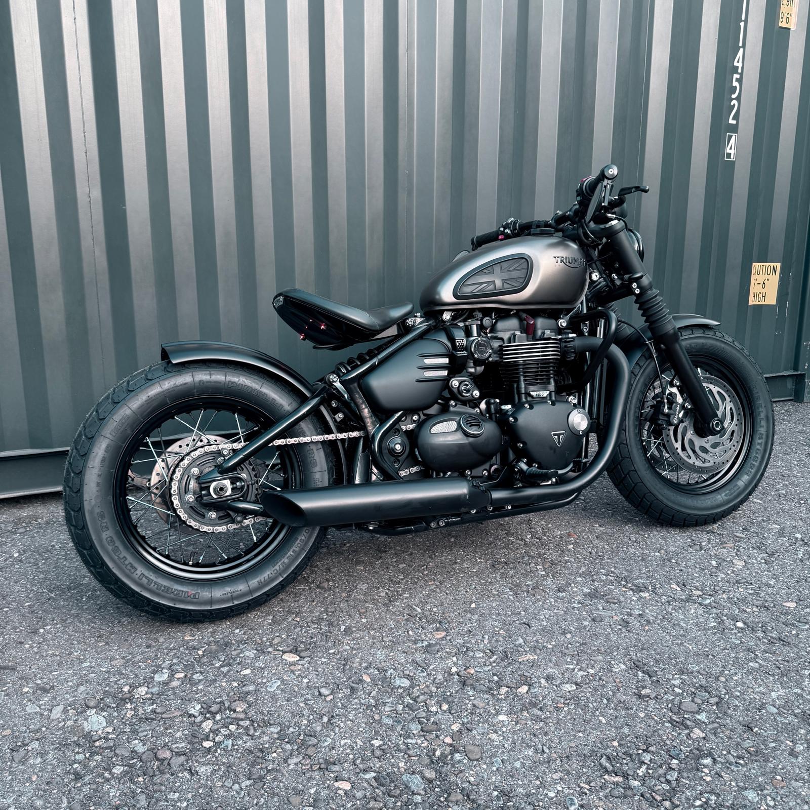 TRIUMPH Bonneville 1200 Bobber Black ABS-showroom-element-2