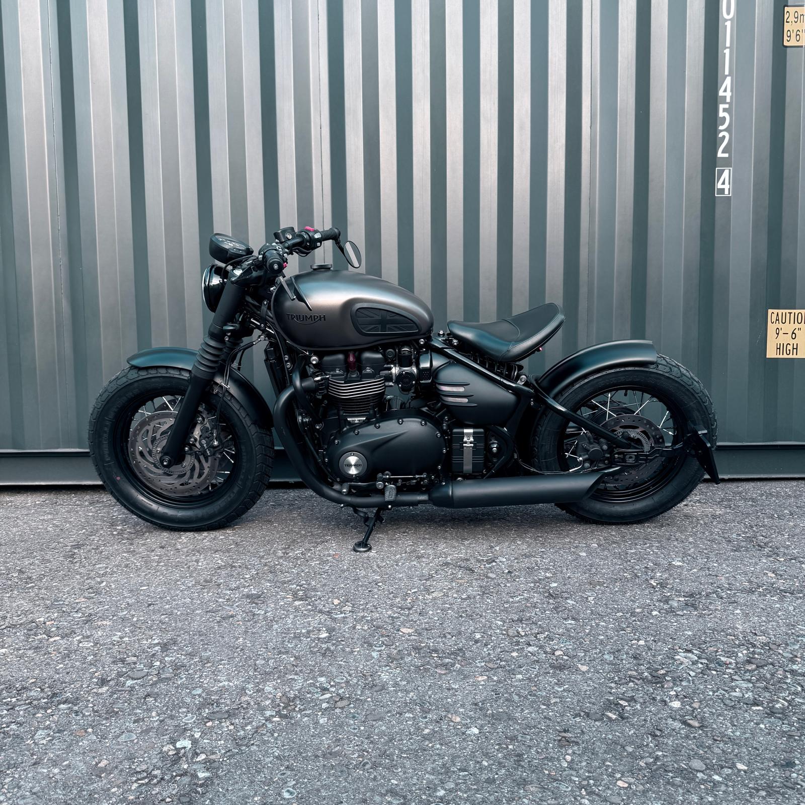 TRIUMPH Bonneville 1200 Bobber Black ABS-showroom-element-3