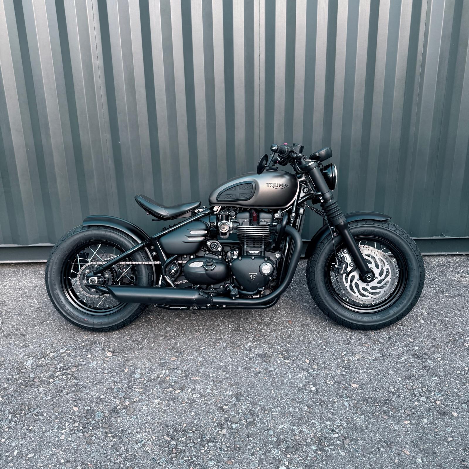 TRIUMPH Bonneville 1200 Bobber Black ABS